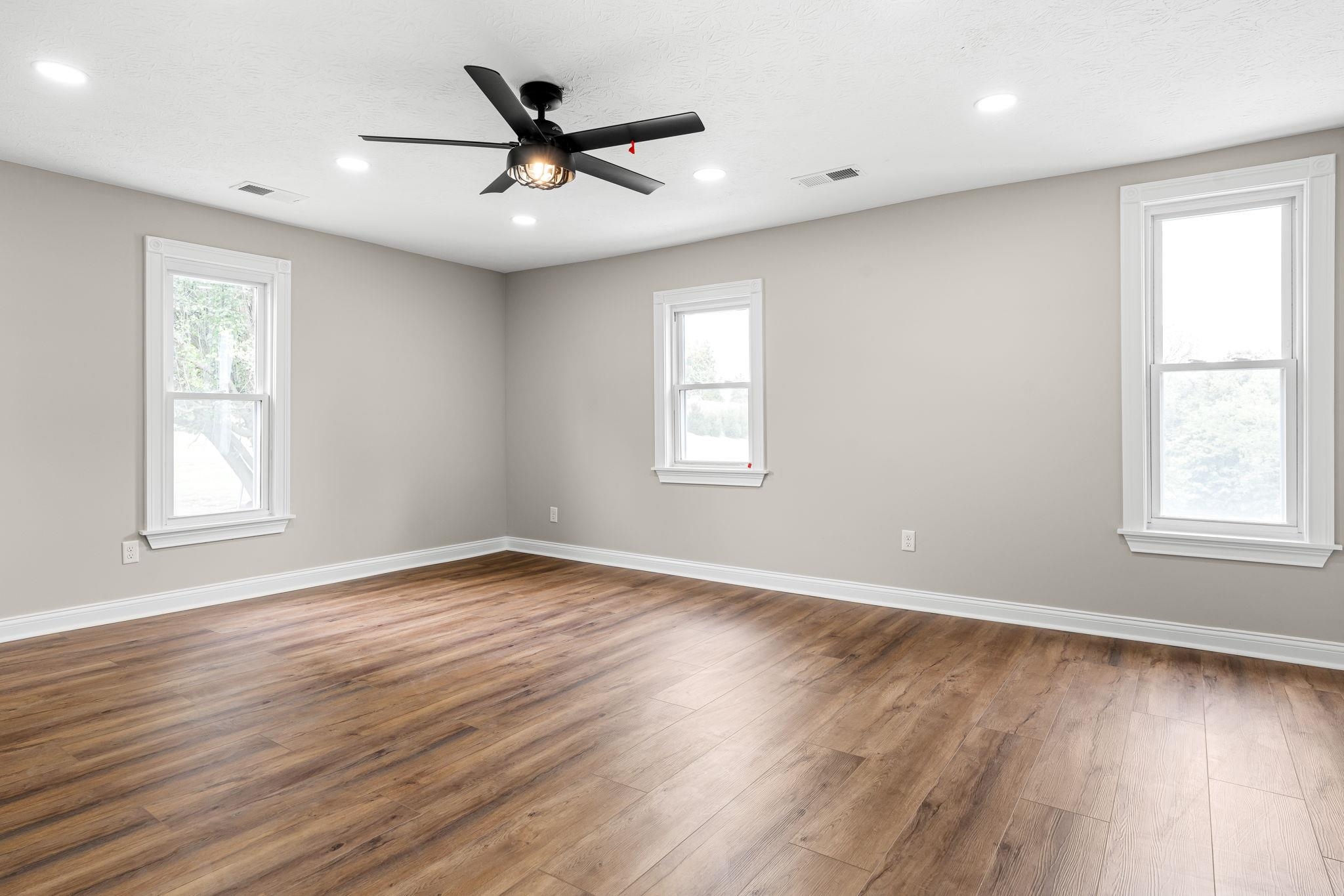 456 Main St, Brandenburg, Kentucky 40108, 6 Bedrooms Bedrooms, ,5 BathroomsBathrooms,Single Family Residence,For Sale,Main St,90774