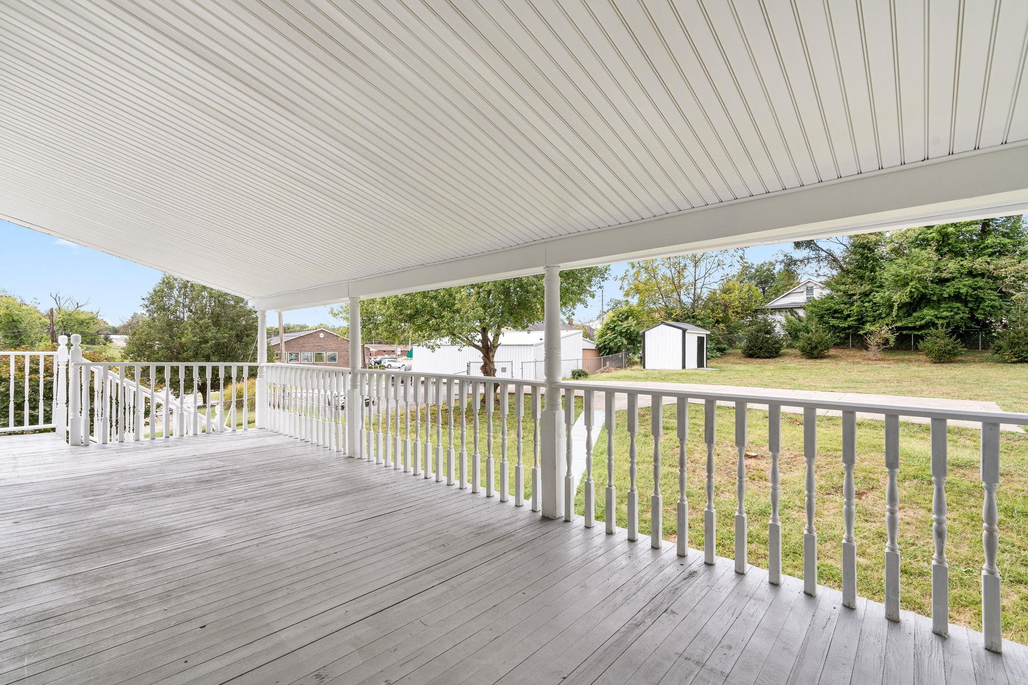456 Main St, Brandenburg, Kentucky 40108, 6 Bedrooms Bedrooms, ,5 BathroomsBathrooms,Single Family Residence,For Sale,Main St,90774