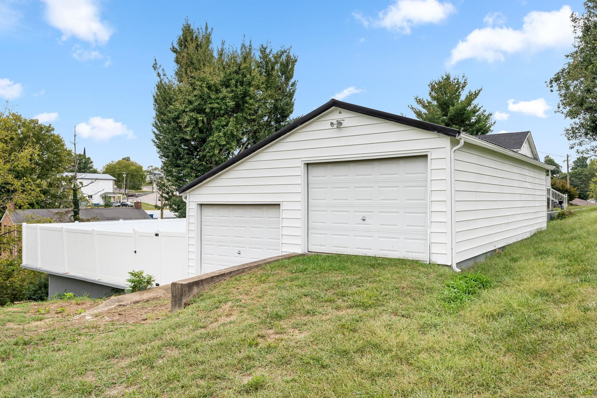 456 Main St, Brandenburg, Kentucky 40108, 6 Bedrooms Bedrooms, ,5 BathroomsBathrooms,Single Family Residence,For Sale,Main St,90774