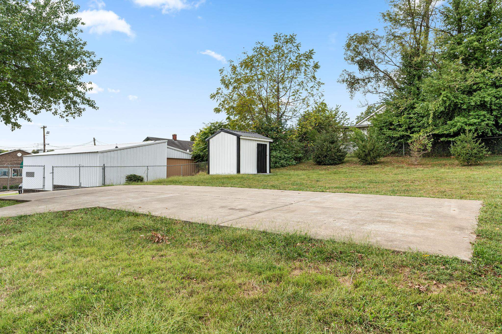 456 Main St, Brandenburg, Kentucky 40108, 6 Bedrooms Bedrooms, ,5 BathroomsBathrooms,Single Family Residence,For Sale,Main St,90774