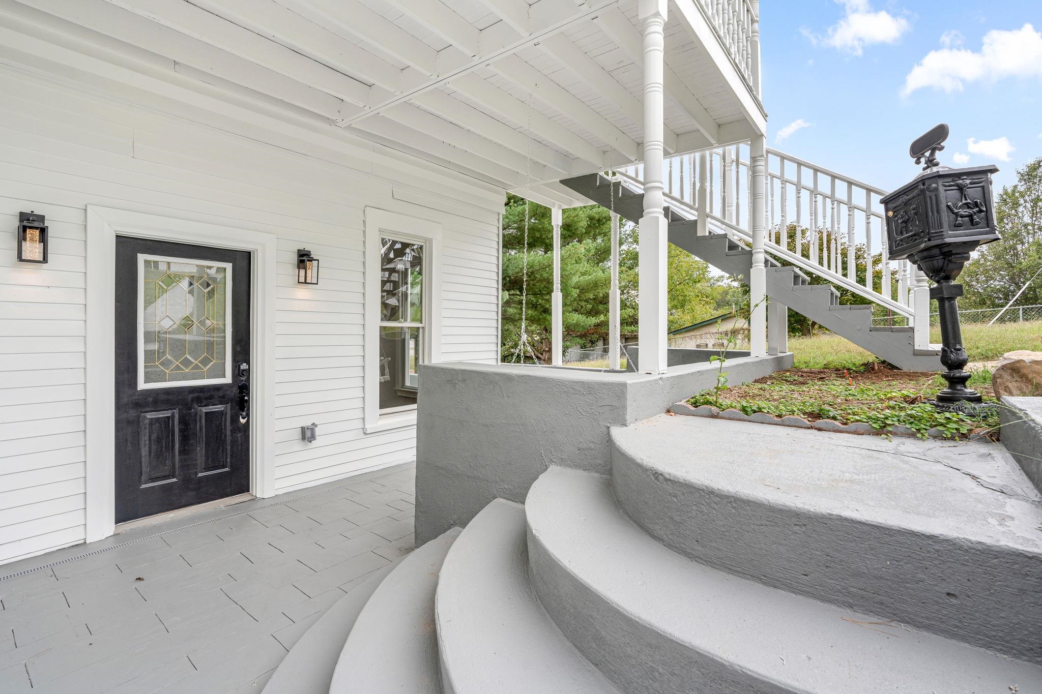 456 Main St, Brandenburg, Kentucky 40108, 6 Bedrooms Bedrooms, ,5 BathroomsBathrooms,Single Family Residence,For Sale,Main St,90774