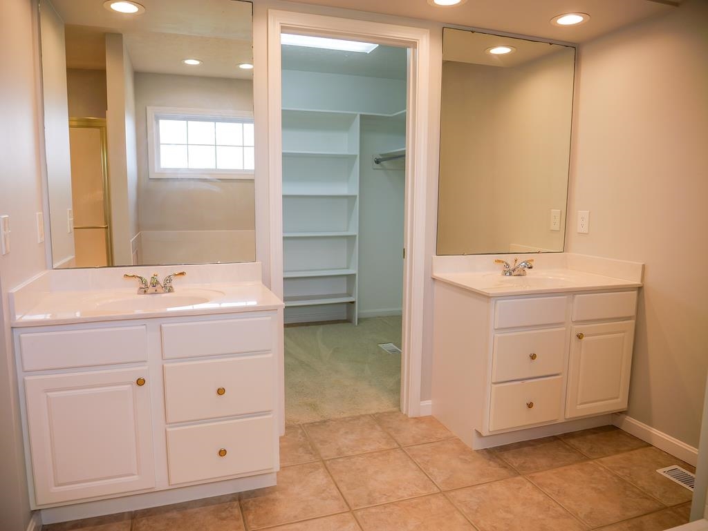 4540 Saybrook Drive, Evansville, Indiana 47711, 4 Bedrooms Bedrooms, ,3 BathroomsBathrooms,Single Family Residence,For Sale,Saybrook Drive,90782