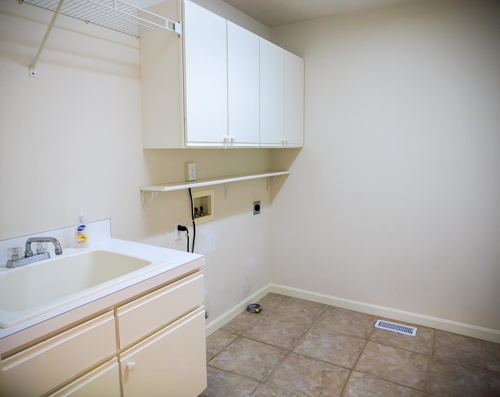 4540 Saybrook Drive, Evansville, Indiana 47711, 4 Bedrooms Bedrooms, ,3 BathroomsBathrooms,Single Family Residence,For Sale,Saybrook Drive,90782