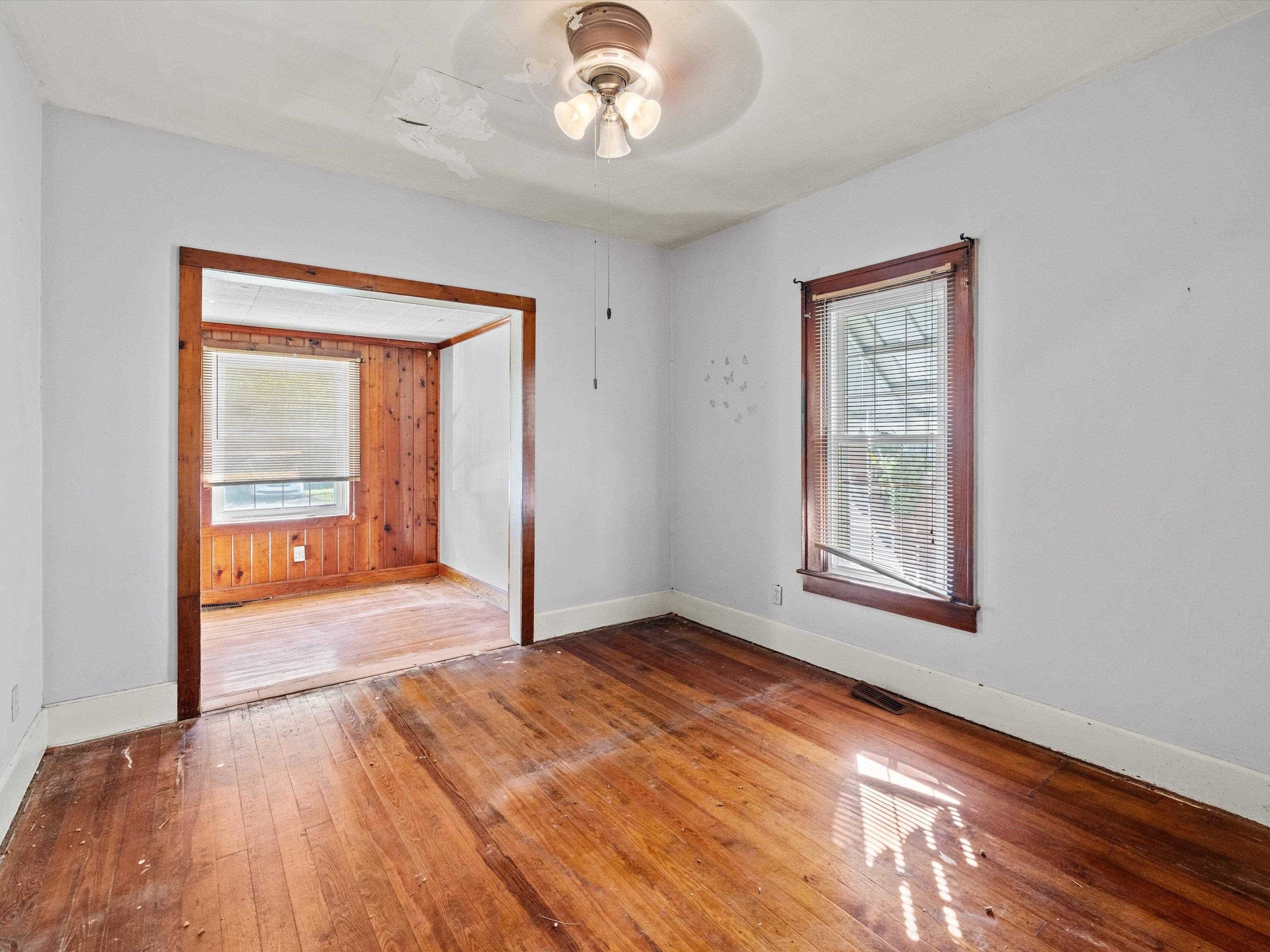 433 21st, Owensboro, Kentucky 42303-7734, 2 Bedrooms Bedrooms, ,1 BathroomBathrooms,Single Family Residence,For Sale,21st,90791