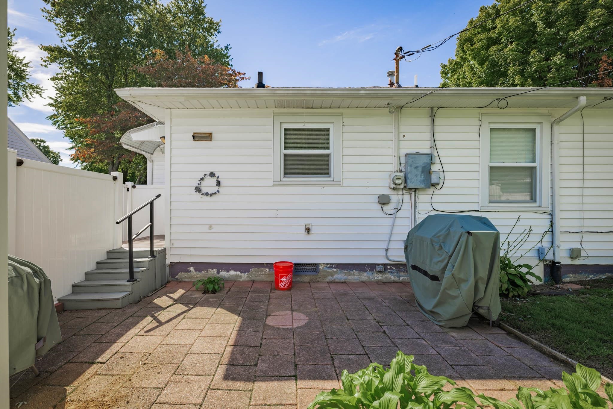 1901 Cherokee Dr, Owensboro, Kentucky 42301-4406, 2 Bedrooms Bedrooms, ,1 BathroomBathrooms,Single Family Residence,For Sale,Cherokee Dr,90792
