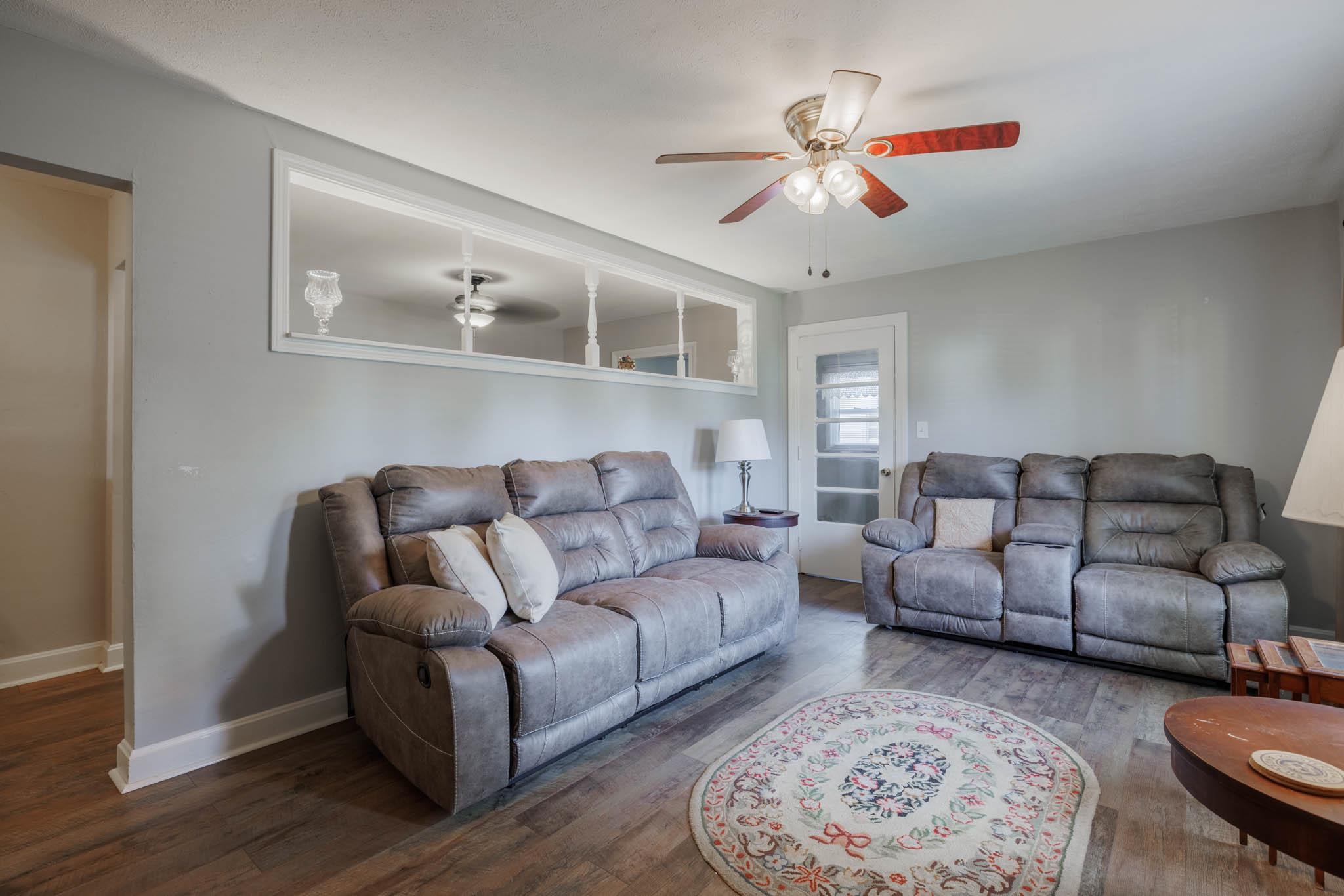1901 Cherokee Dr, Owensboro, Kentucky 42301-4406, 2 Bedrooms Bedrooms, ,1 BathroomBathrooms,Single Family Residence,For Sale,Cherokee Dr,90792