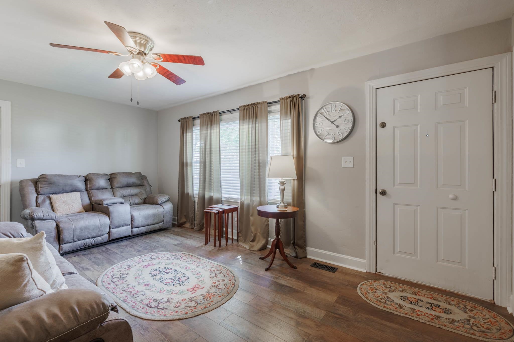 1901 Cherokee Dr, Owensboro, Kentucky 42301-4406, 2 Bedrooms Bedrooms, ,1 BathroomBathrooms,Single Family Residence,For Sale,Cherokee Dr,90792