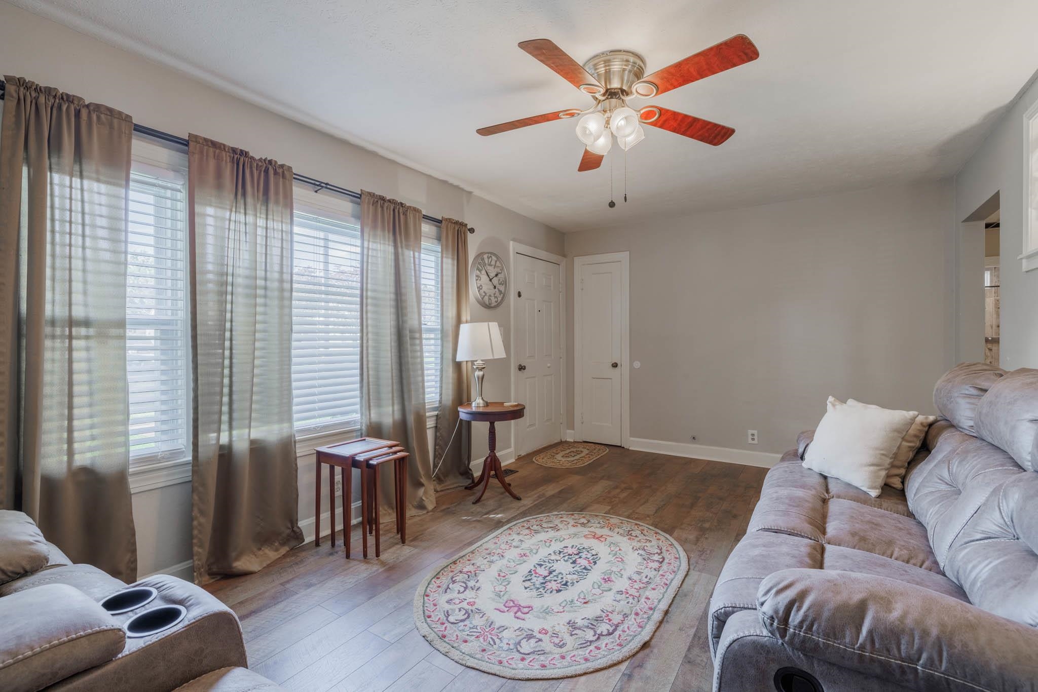 1901 Cherokee Dr, Owensboro, Kentucky 42301-4406, 2 Bedrooms Bedrooms, ,1 BathroomBathrooms,Single Family Residence,For Sale,Cherokee Dr,90792