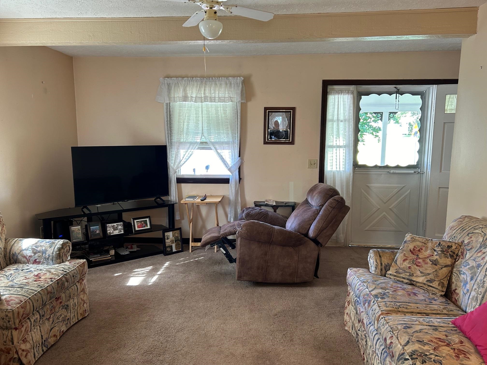 8555 Hwy 81, Owensboro, Kentucky 42301, 2 Bedrooms Bedrooms, ,1 BathroomBathrooms,Single Family Residence,For Sale,Hwy 81,90795