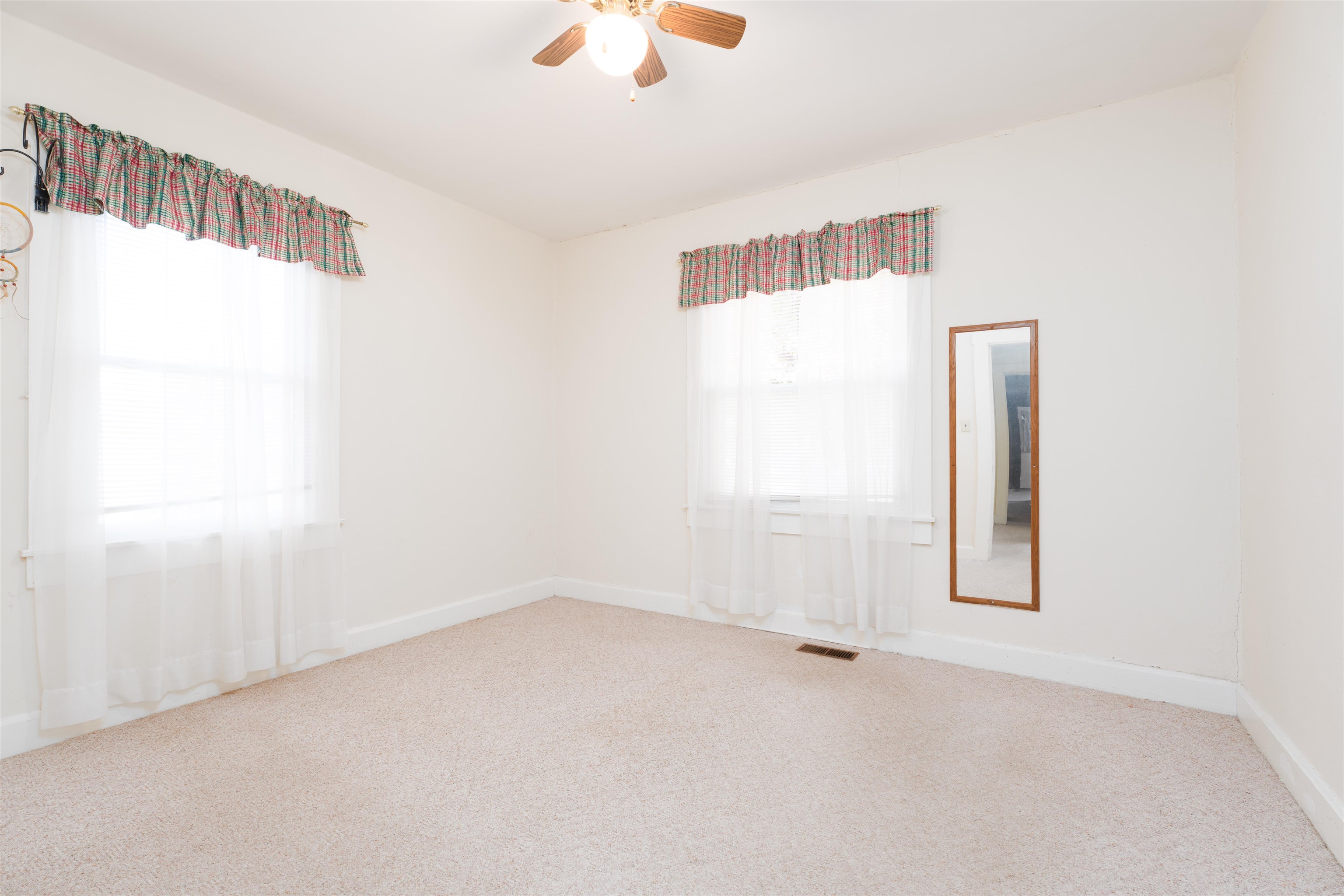 826 21St Street, Owensboro, Kentucky 42303, 2 Bedrooms Bedrooms, ,1 BathroomBathrooms,Single Family Residence,For Sale,21St Street,90796