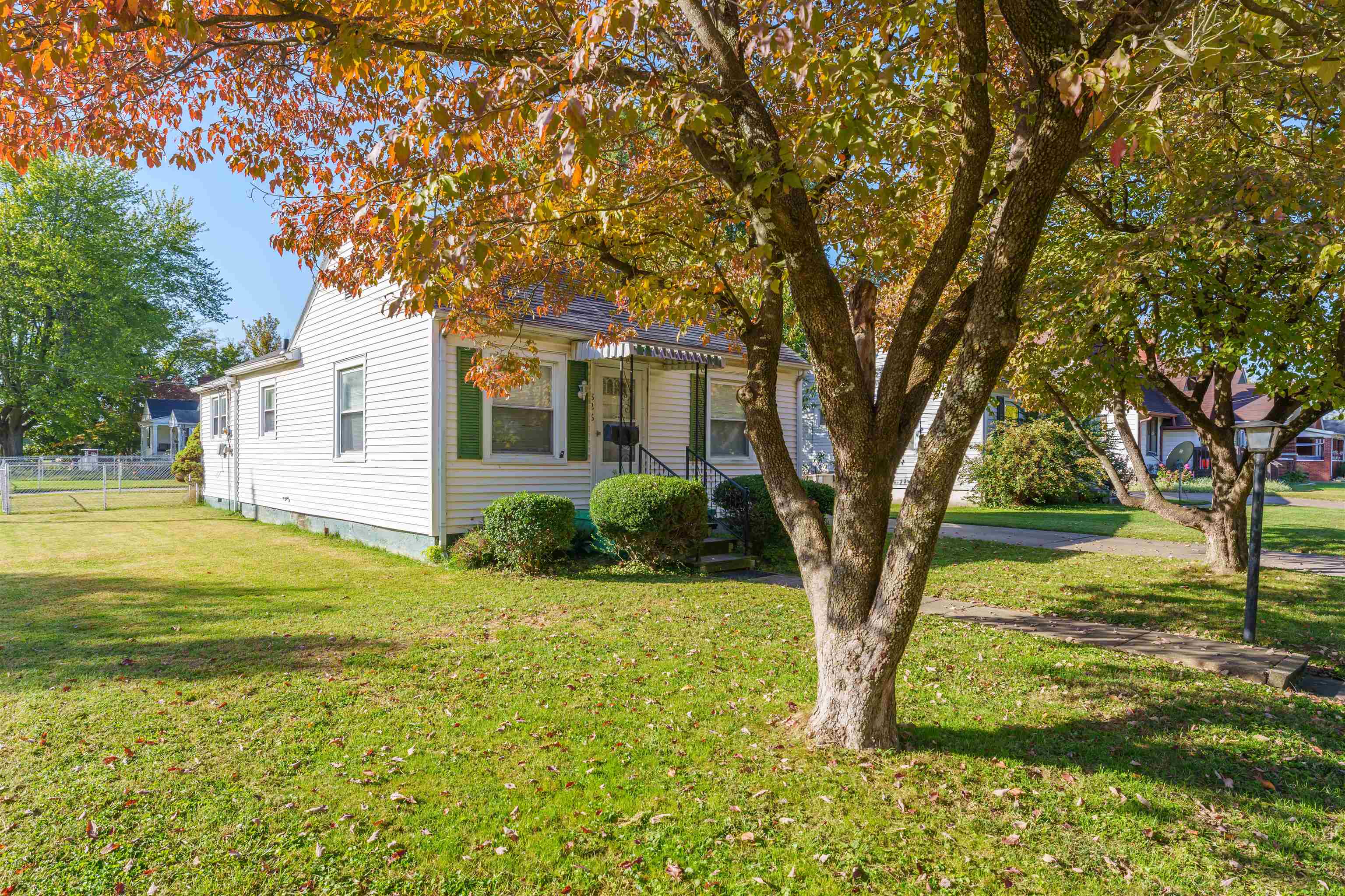 826 21St Street, Owensboro, Kentucky 42303, 2 Bedrooms Bedrooms, ,1 BathroomBathrooms,Single Family Residence,For Sale,21St Street,90796