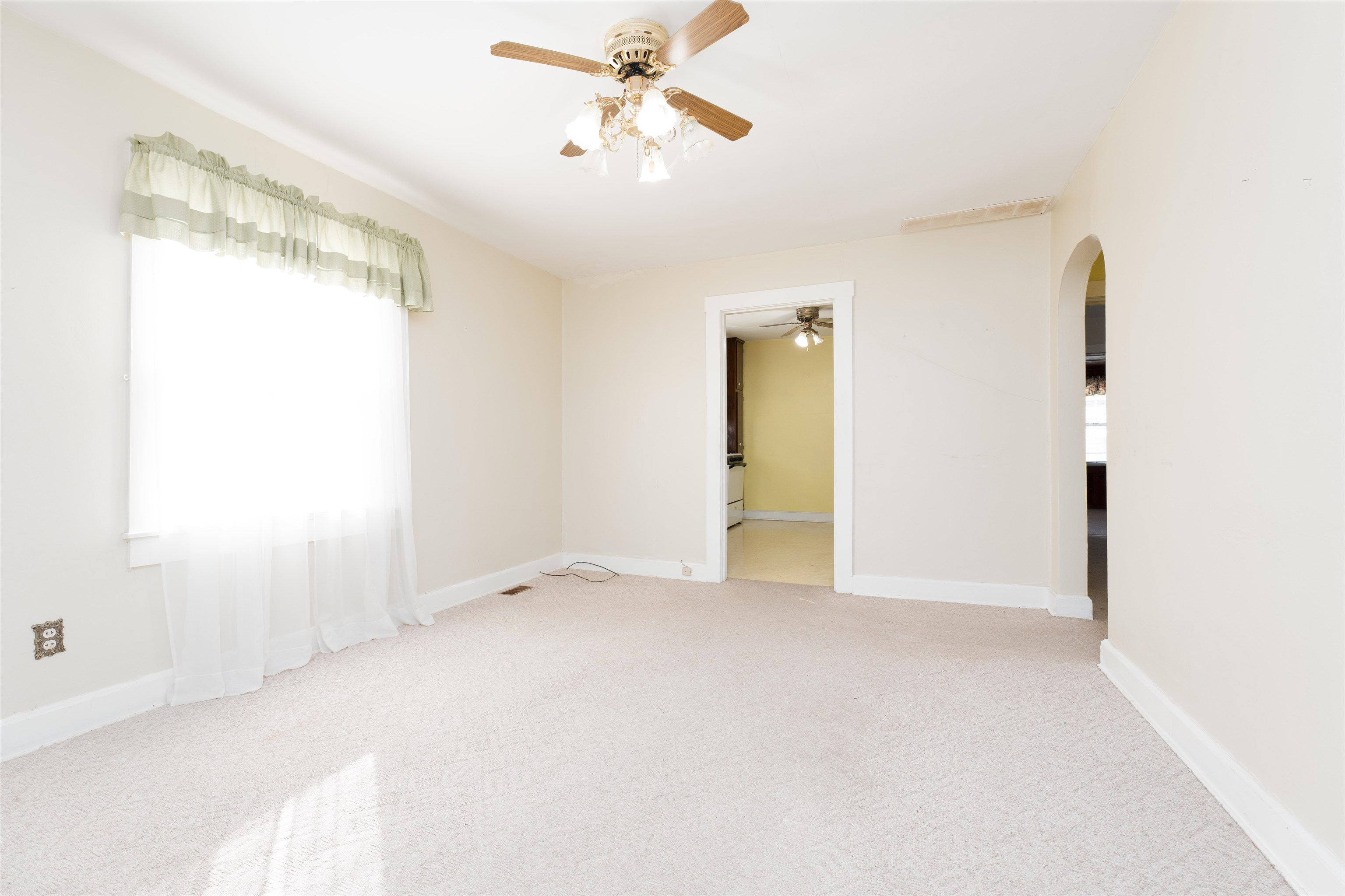 826 21St Street, Owensboro, Kentucky 42303, 2 Bedrooms Bedrooms, ,1 BathroomBathrooms,Single Family Residence,For Sale,21St Street,90796