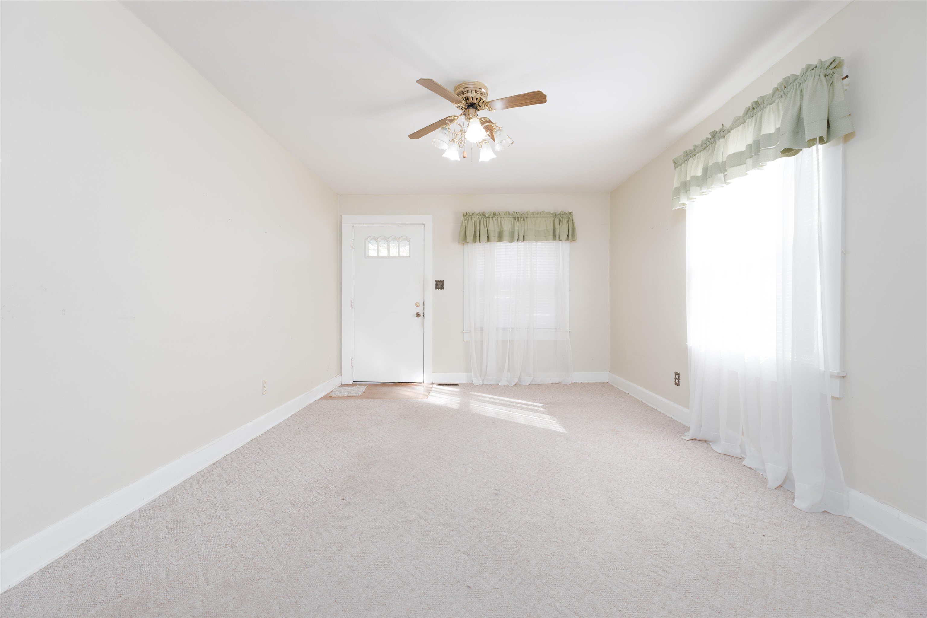 826 21St Street, Owensboro, Kentucky 42303, 2 Bedrooms Bedrooms, ,1 BathroomBathrooms,Single Family Residence,For Sale,21St Street,90796