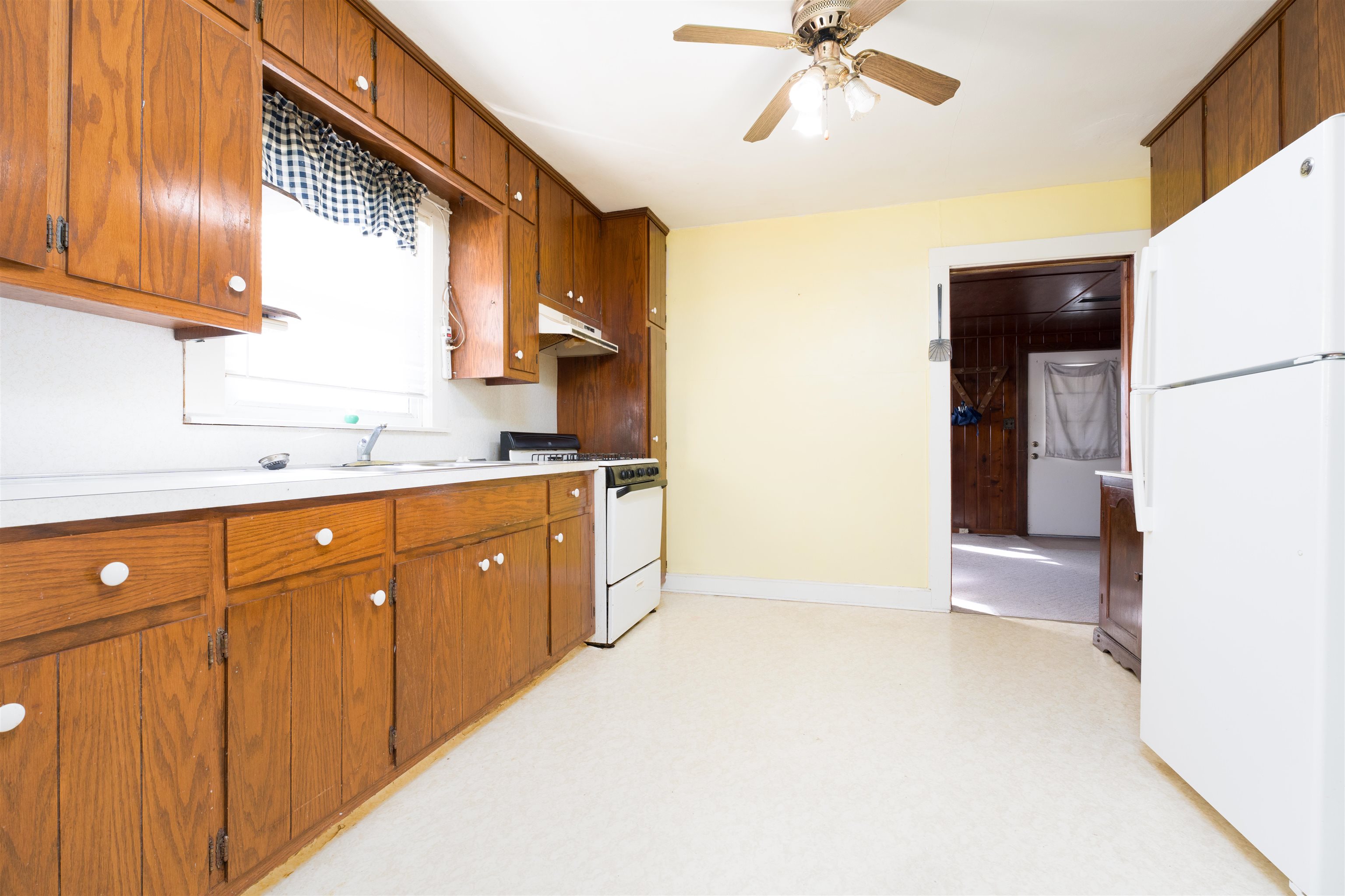 826 21St Street, Owensboro, Kentucky 42303, 2 Bedrooms Bedrooms, ,1 BathroomBathrooms,Single Family Residence,For Sale,21St Street,90796