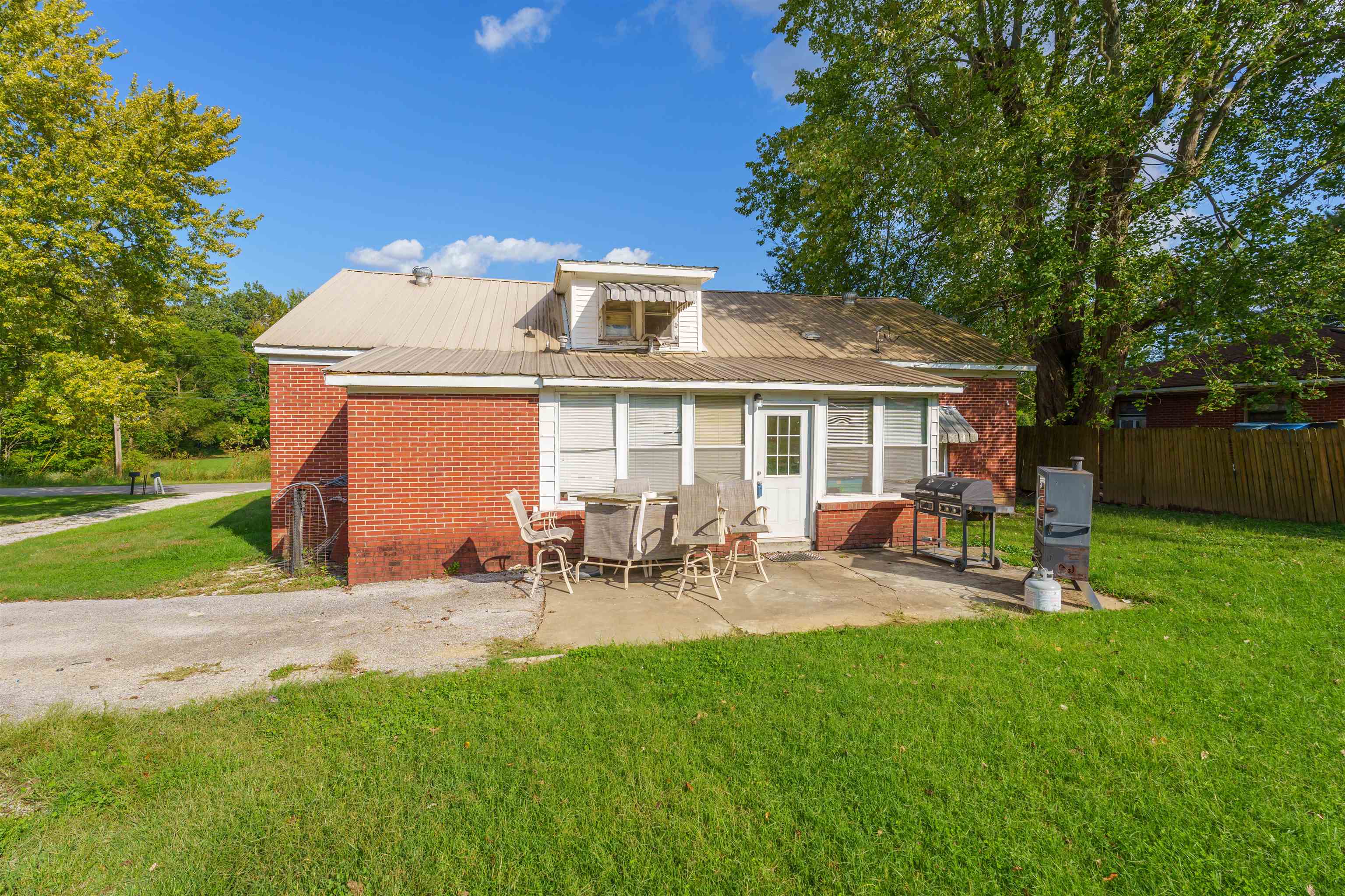 10808 Mill St., Utica, Kentucky 42376, 5 Bedrooms Bedrooms, ,2 BathroomsBathrooms,Single Family Residence,For Sale,Mill St.,90797