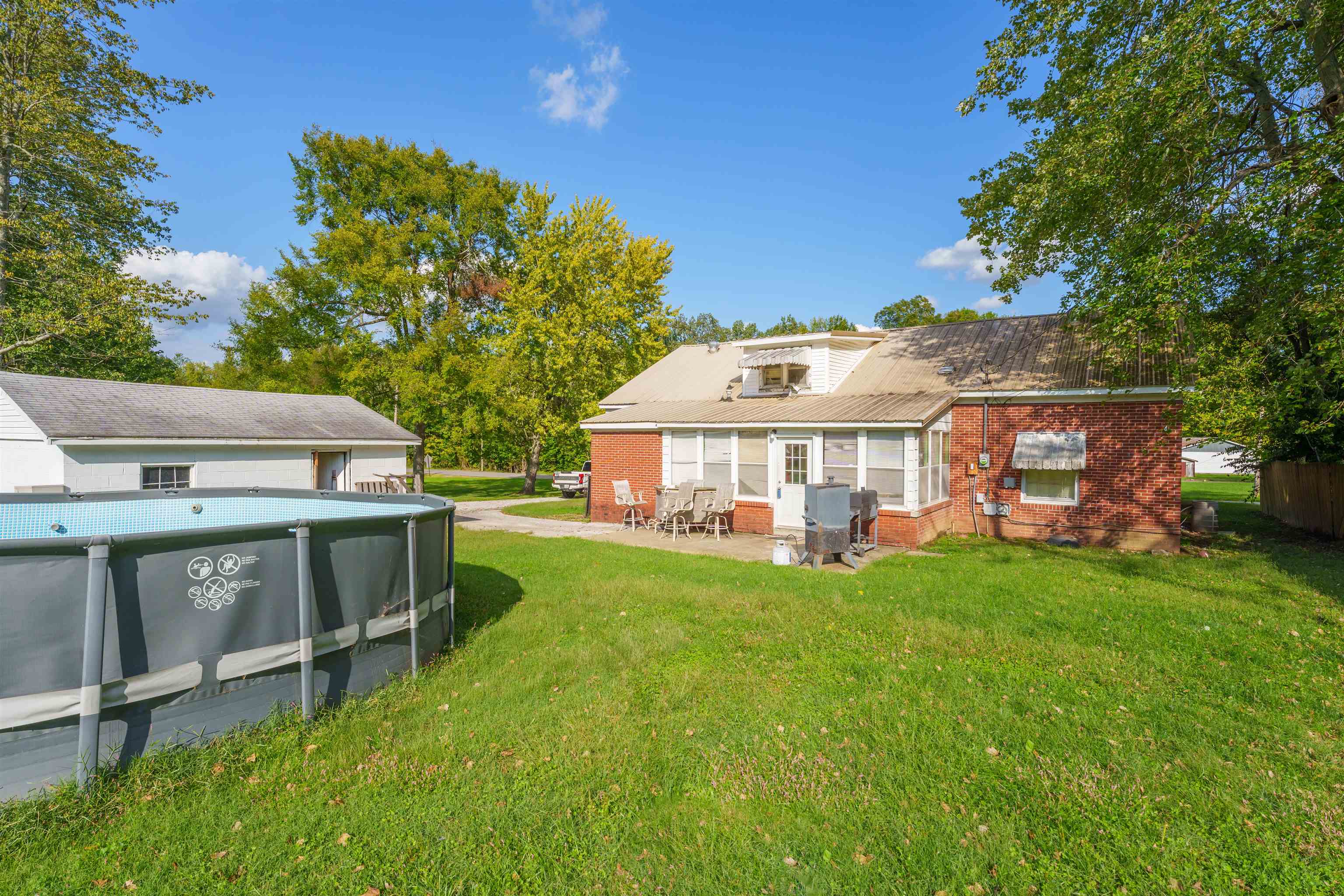 10808 Mill St., Utica, Kentucky 42376, 5 Bedrooms Bedrooms, ,2 BathroomsBathrooms,Single Family Residence,For Sale,Mill St.,90797