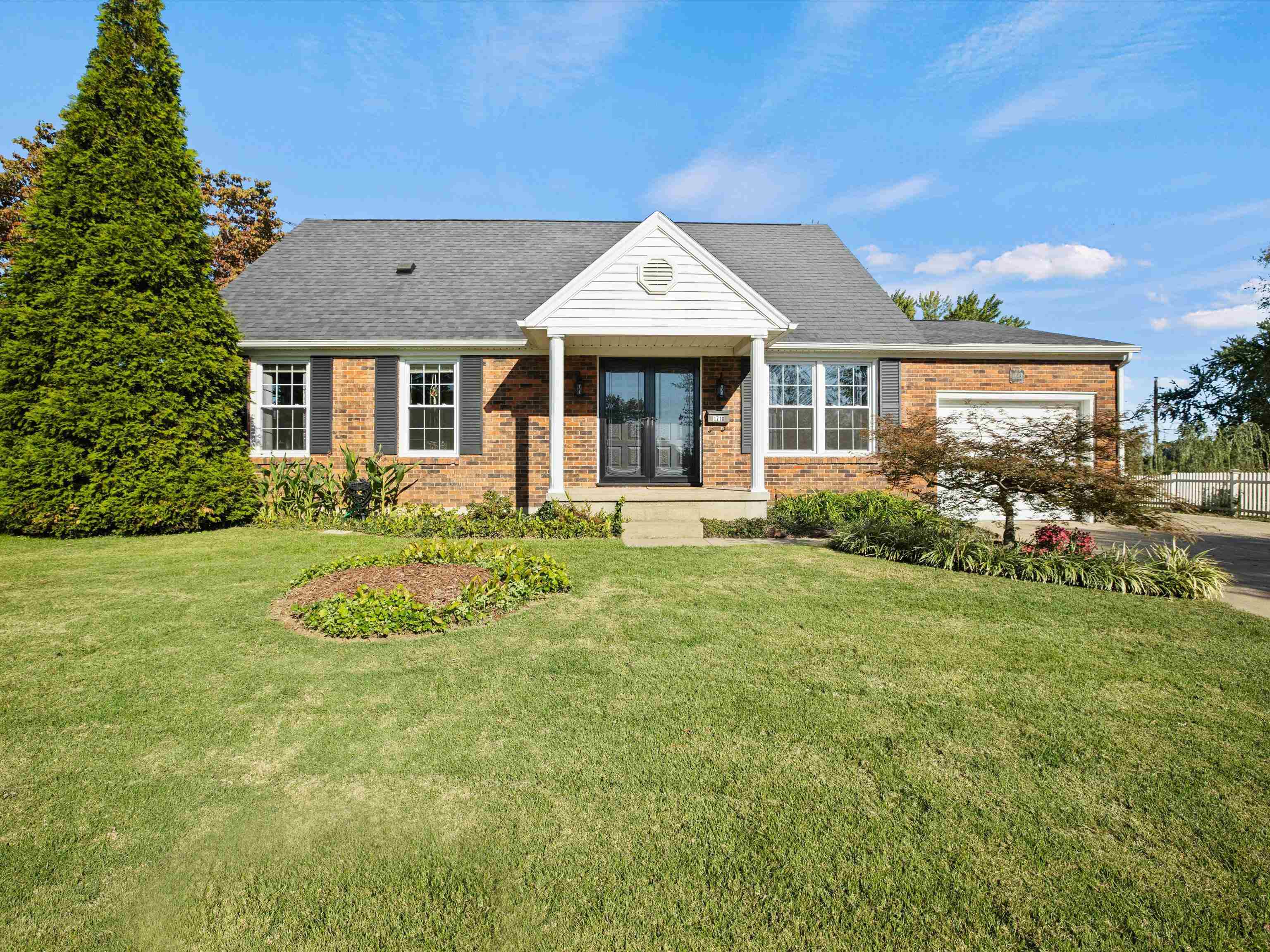 1718 Trinity Drive, Owensboro, Kentucky 42303, 4 Bedrooms Bedrooms, ,2 BathroomsBathrooms,Single Family Residence,For Sale,Trinity Drive,90814