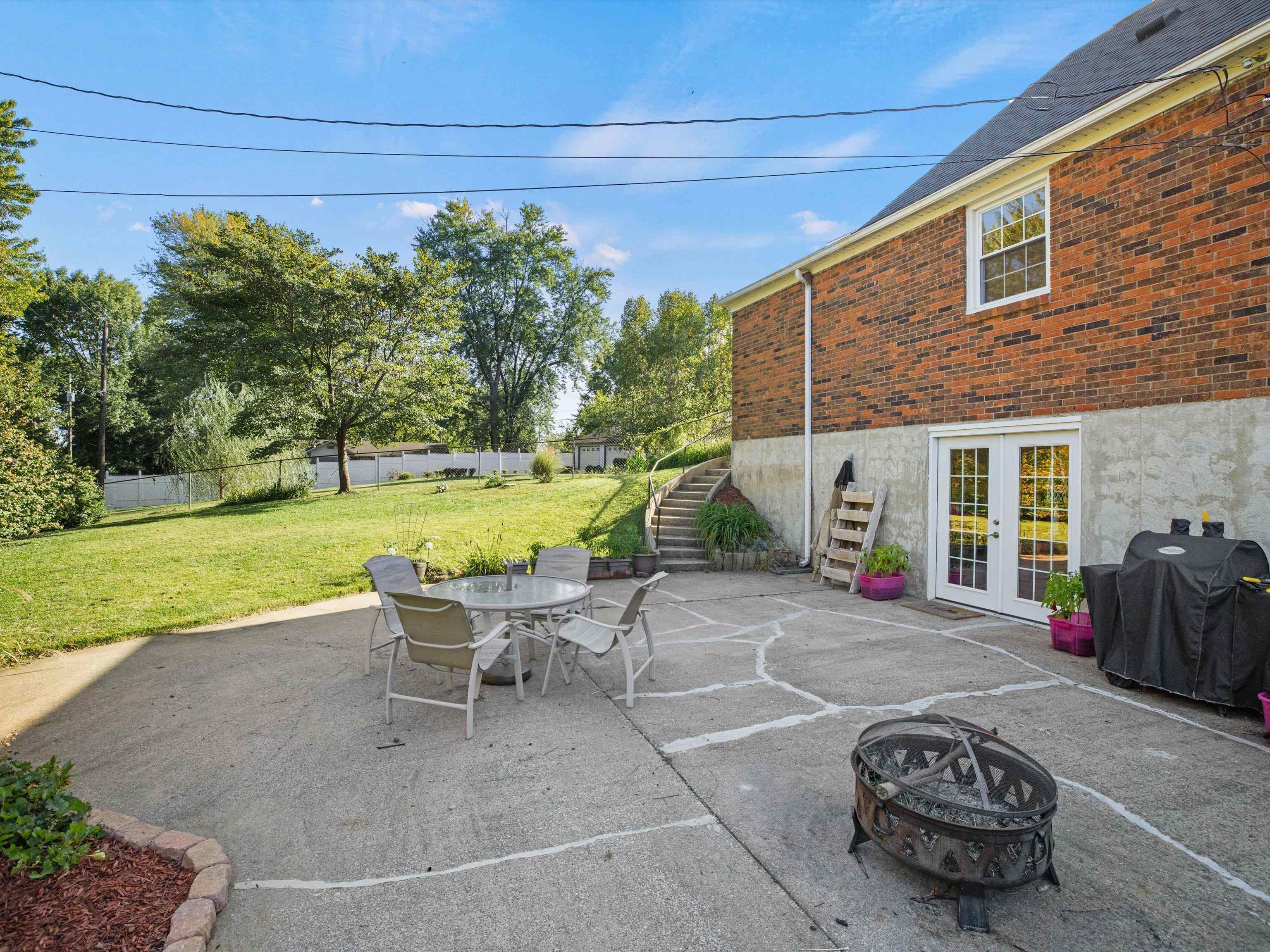1718 Trinity Drive, Owensboro, Kentucky 42303, 4 Bedrooms Bedrooms, ,2 BathroomsBathrooms,Single Family Residence,For Sale,Trinity Drive,90814