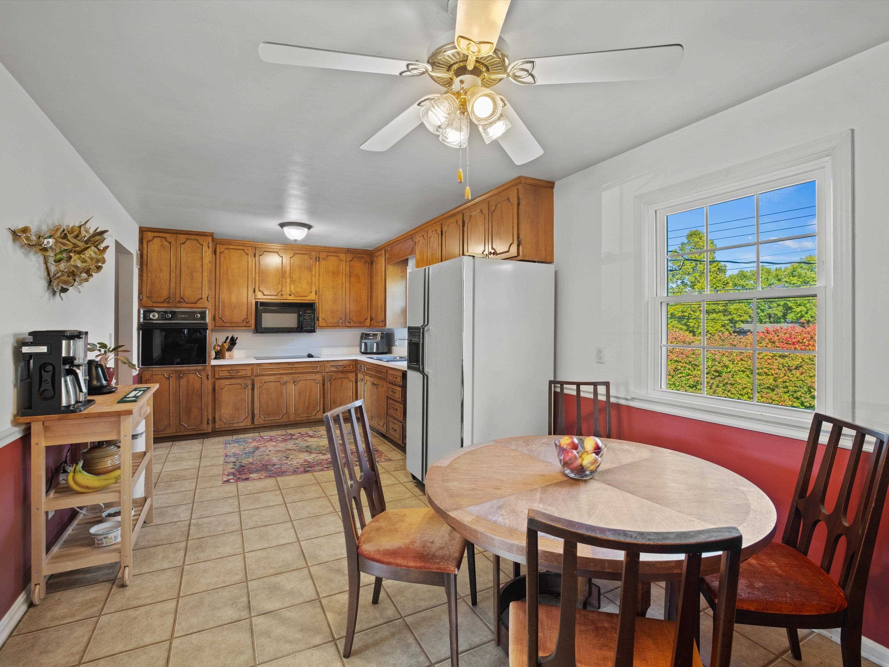 1718 Trinity Drive, Owensboro, Kentucky 42303, 4 Bedrooms Bedrooms, ,2 BathroomsBathrooms,Single Family Residence,For Sale,Trinity Drive,90814