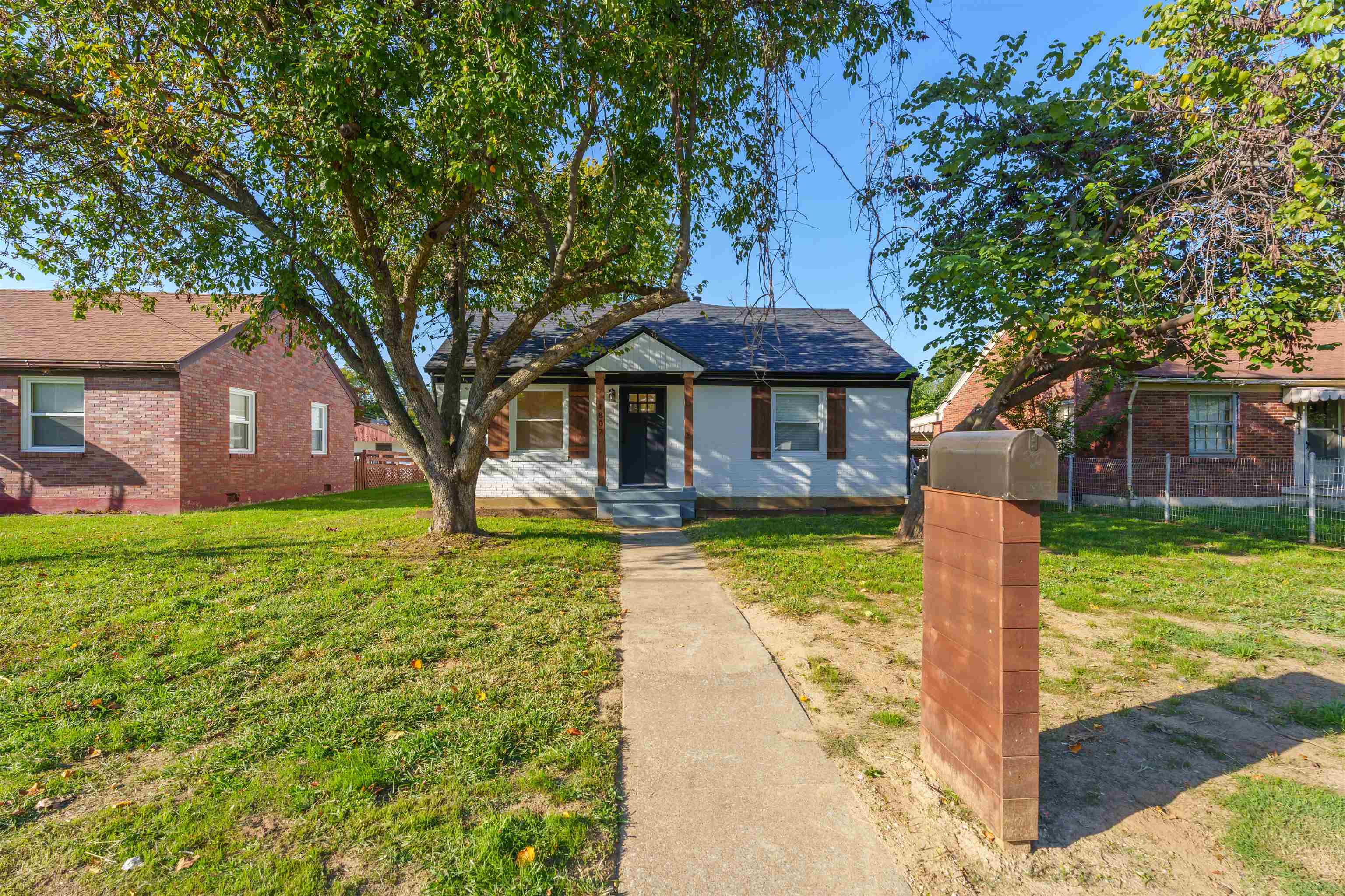 1807 East 19th Street, Owensboro, Kentucky 42303-1211, 3 Bedrooms Bedrooms, ,1 BathroomBathrooms,Single Family Residence,For Sale,East 19th Street,90818