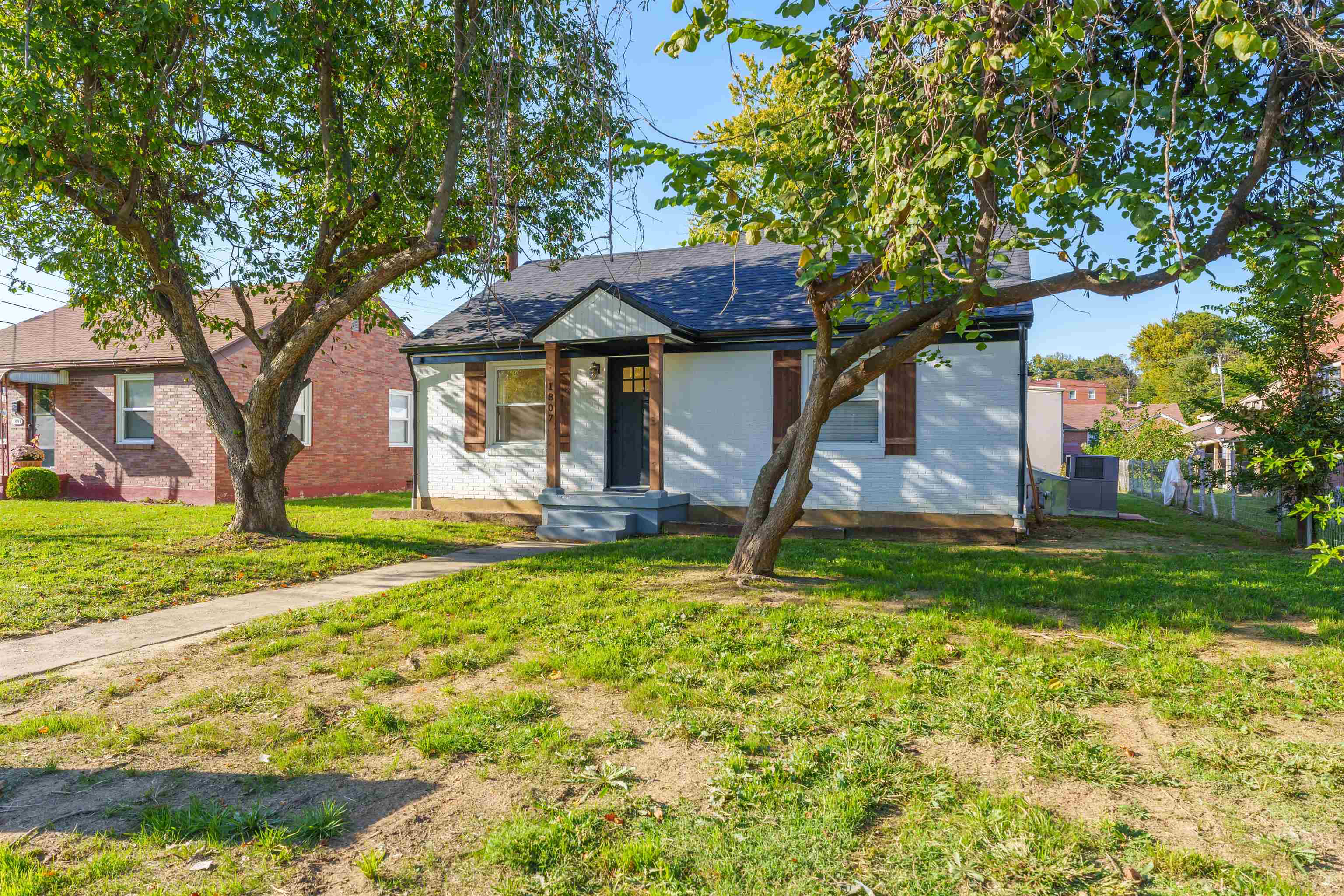 1807 East 19th Street, Owensboro, Kentucky 42303-1211, 3 Bedrooms Bedrooms, ,1 BathroomBathrooms,Single Family Residence,For Sale,East 19th Street,90818