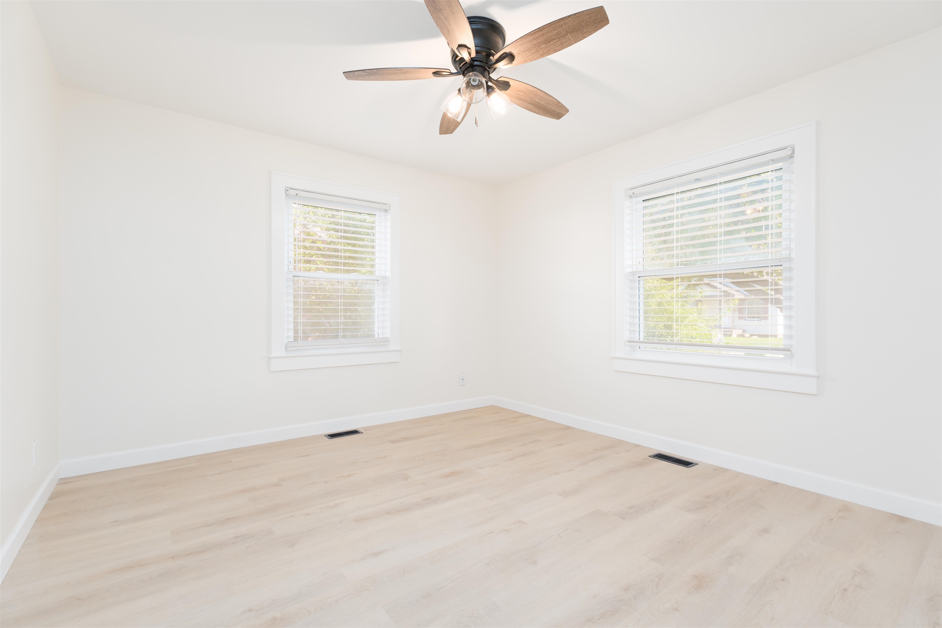 1807 East 19th Street, Owensboro, Kentucky 42303-1211, 3 Bedrooms Bedrooms, ,1 BathroomBathrooms,Single Family Residence,For Sale,East 19th Street,90818
