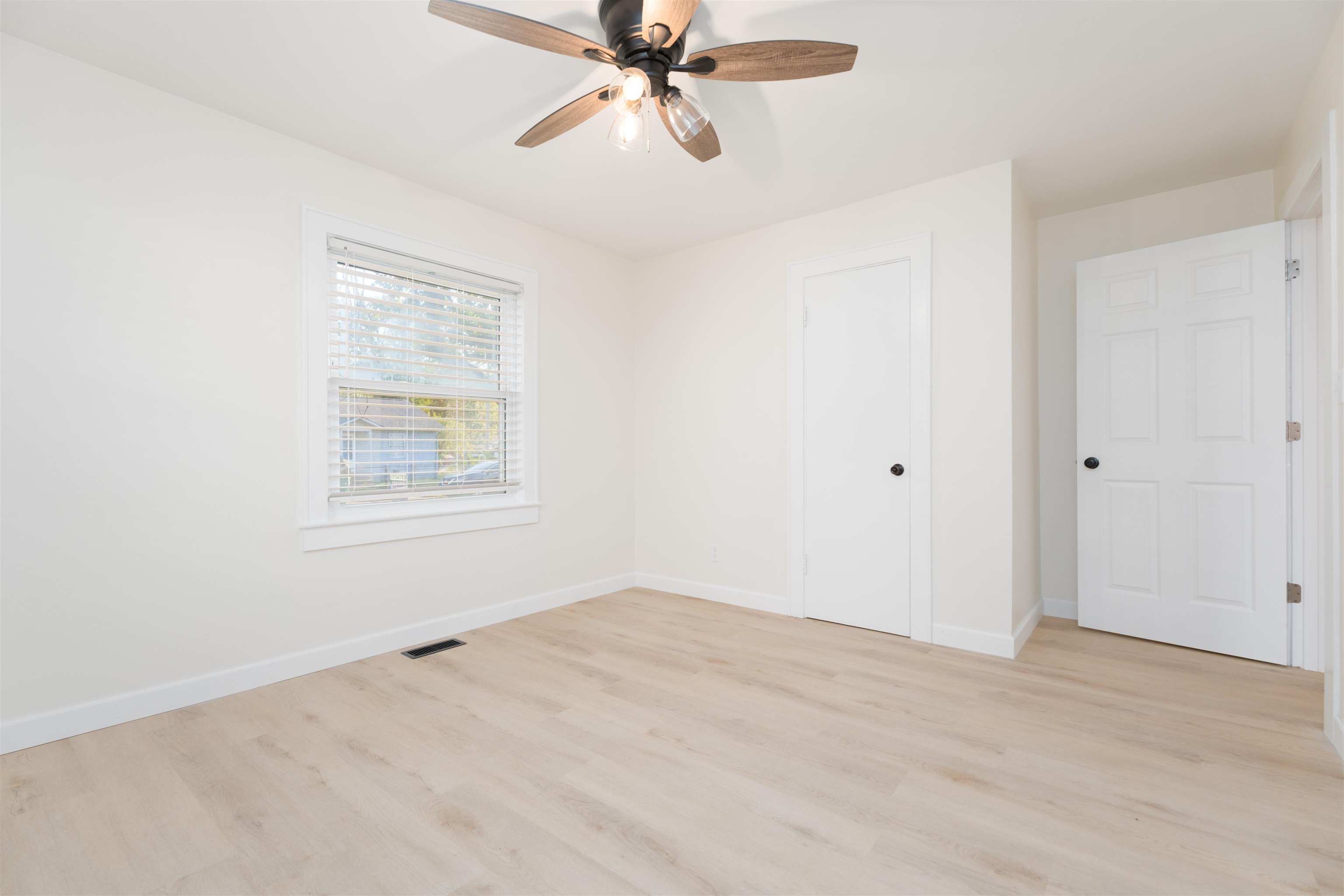 1807 East 19th Street, Owensboro, Kentucky 42303-1211, 3 Bedrooms Bedrooms, ,1 BathroomBathrooms,Single Family Residence,For Sale,East 19th Street,90818