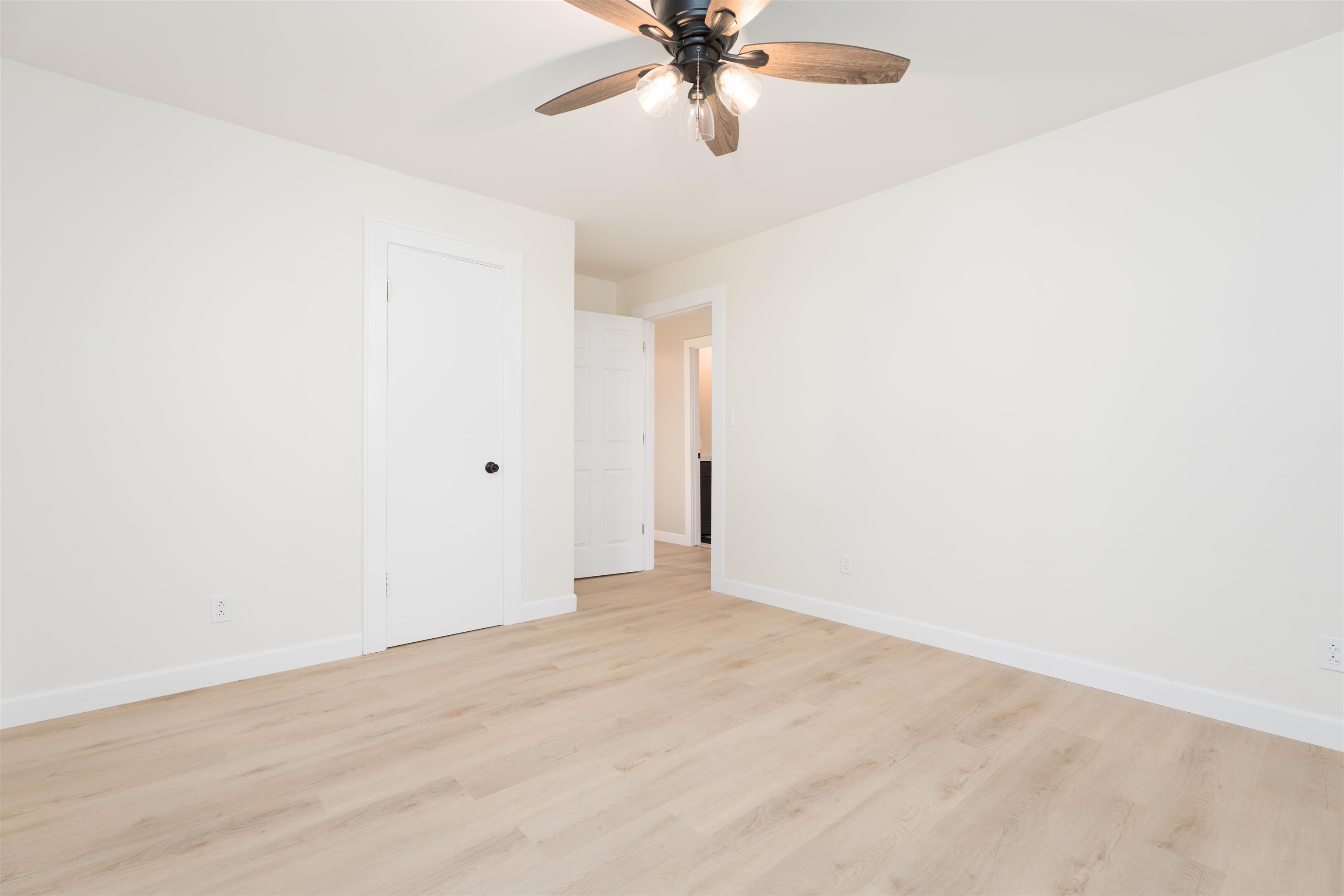 1807 East 19th Street, Owensboro, Kentucky 42303-1211, 3 Bedrooms Bedrooms, ,1 BathroomBathrooms,Single Family Residence,For Sale,East 19th Street,90818