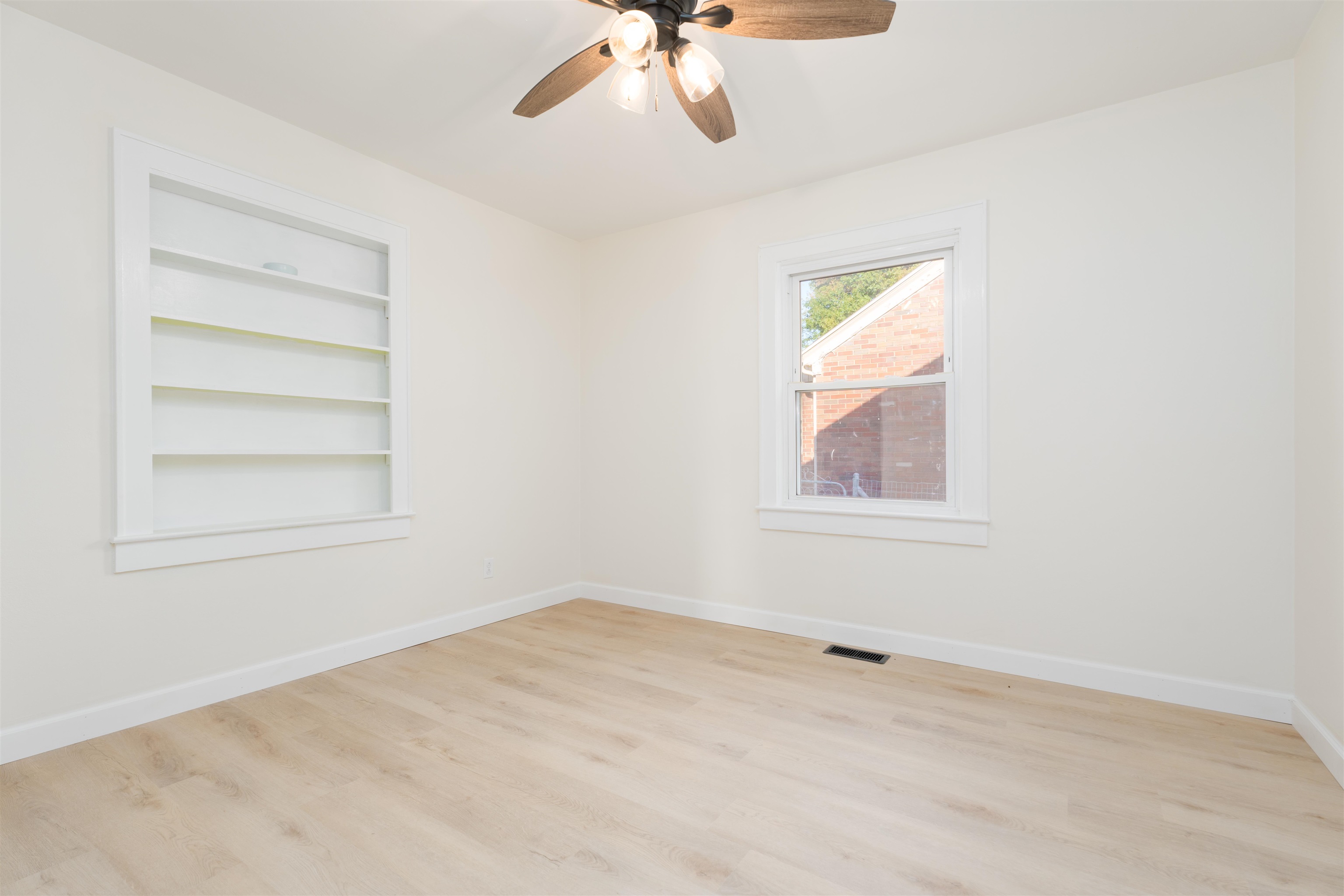 1807 East 19th Street, Owensboro, Kentucky 42303-1211, 3 Bedrooms Bedrooms, ,1 BathroomBathrooms,Single Family Residence,For Sale,East 19th Street,90818