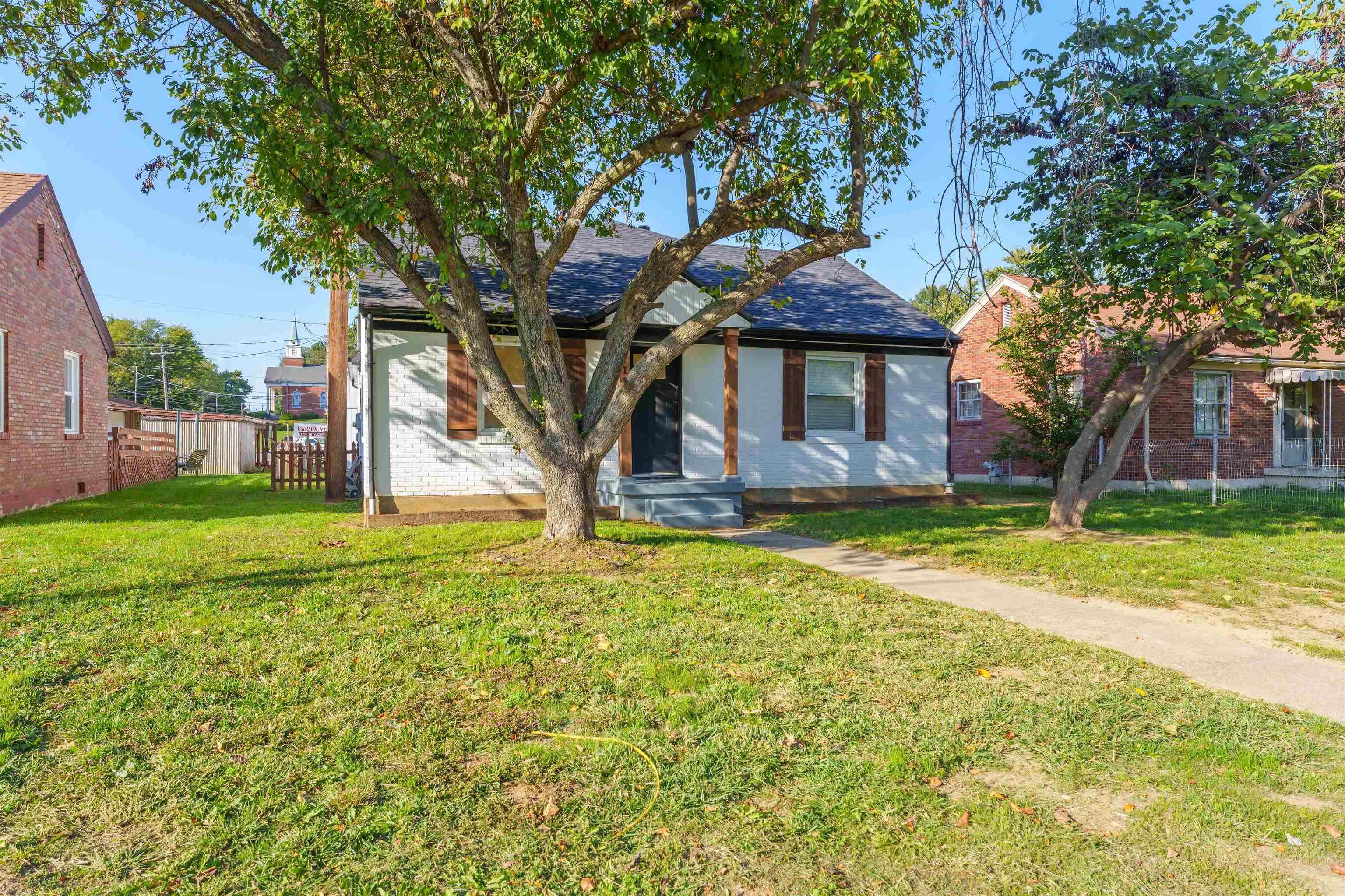 1807 East 19th Street, Owensboro, Kentucky 42303-1211, 3 Bedrooms Bedrooms, ,1 BathroomBathrooms,Single Family Residence,For Sale,East 19th Street,90818