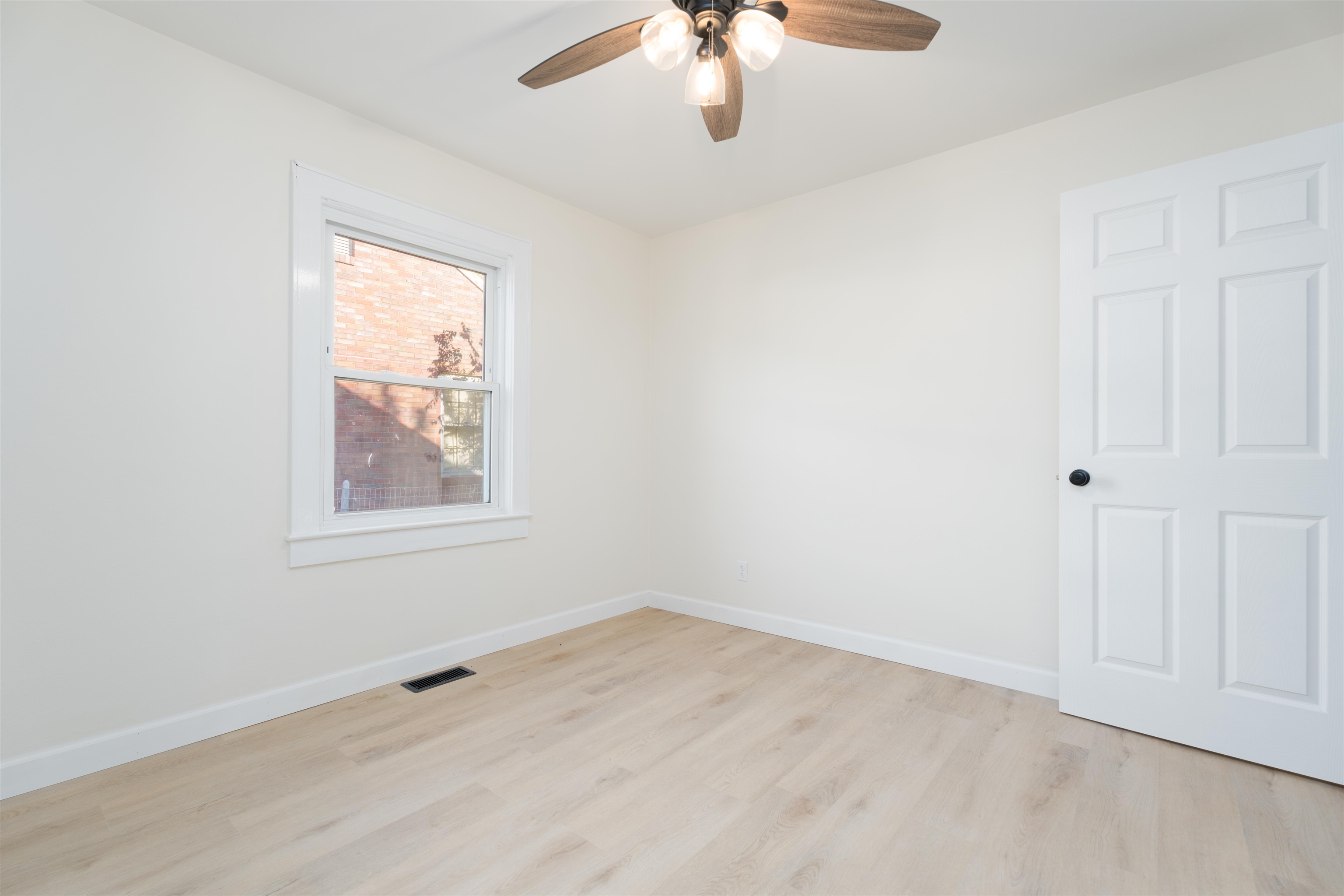 1807 East 19th Street, Owensboro, Kentucky 42303-1211, 3 Bedrooms Bedrooms, ,1 BathroomBathrooms,Single Family Residence,For Sale,East 19th Street,90818