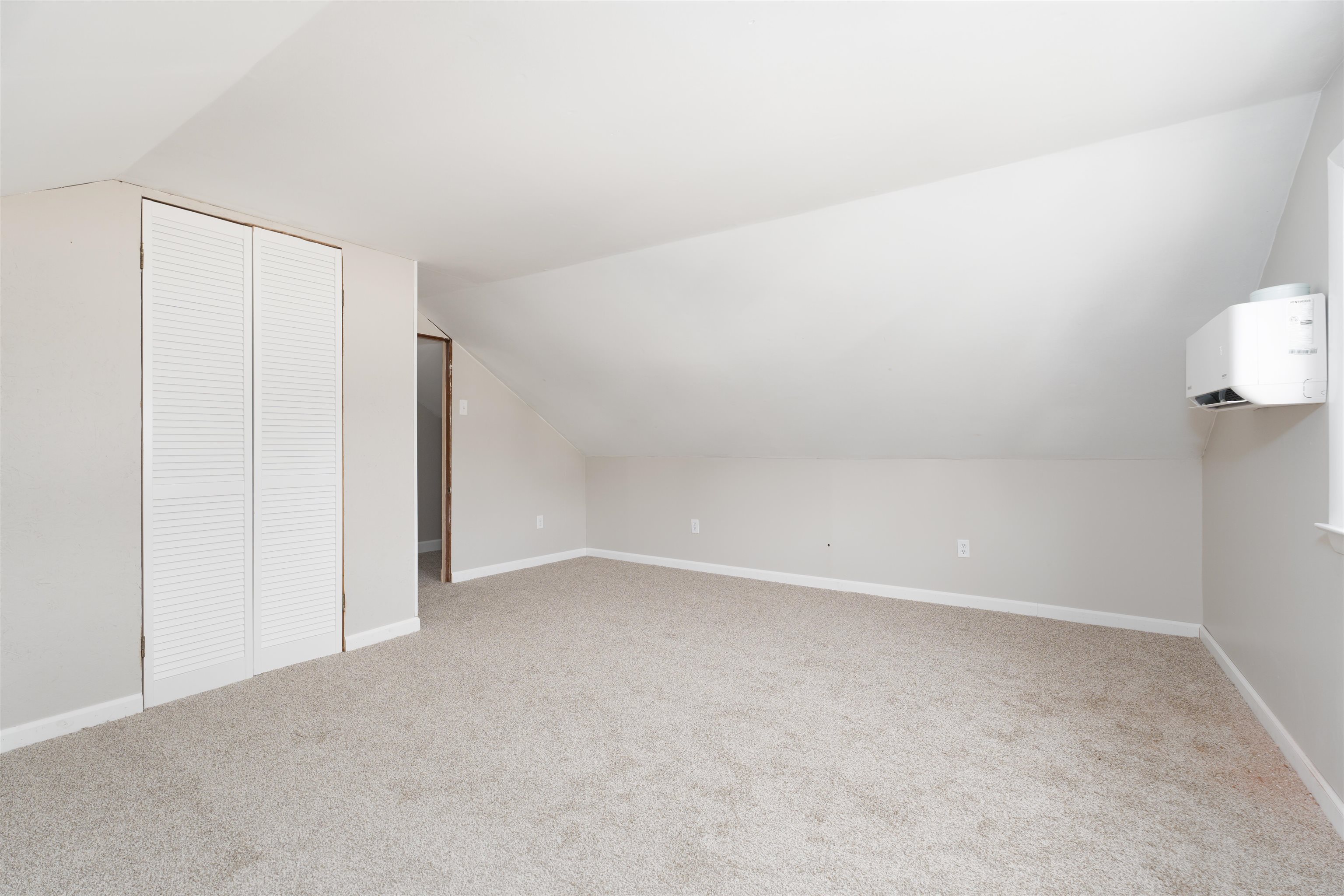 1807 East 19th Street, Owensboro, Kentucky 42303-1211, 3 Bedrooms Bedrooms, ,1 BathroomBathrooms,Single Family Residence,For Sale,East 19th Street,90818
