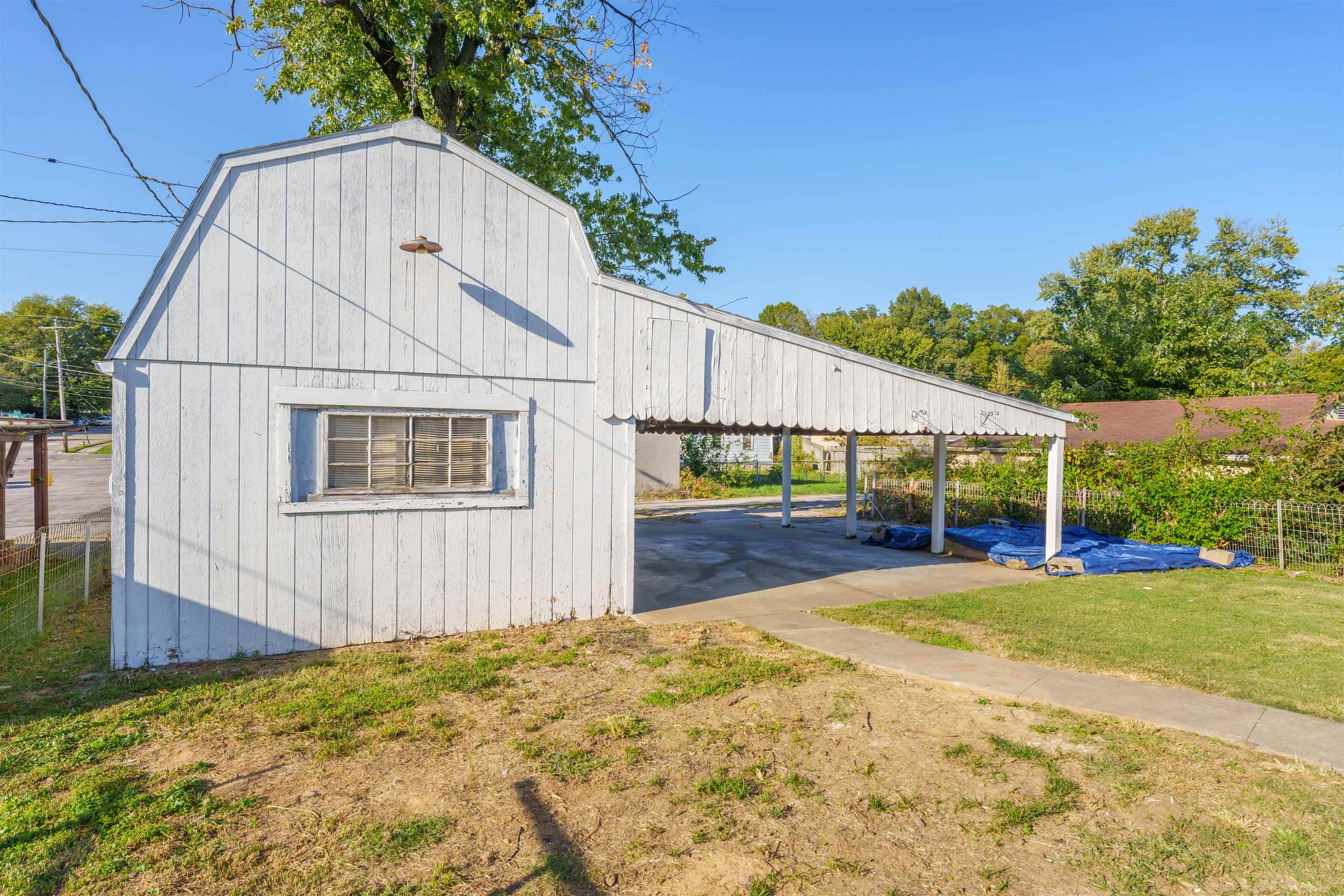 1807 East 19th Street, Owensboro, Kentucky 42303-1211, 3 Bedrooms Bedrooms, ,1 BathroomBathrooms,Single Family Residence,For Sale,East 19th Street,90818