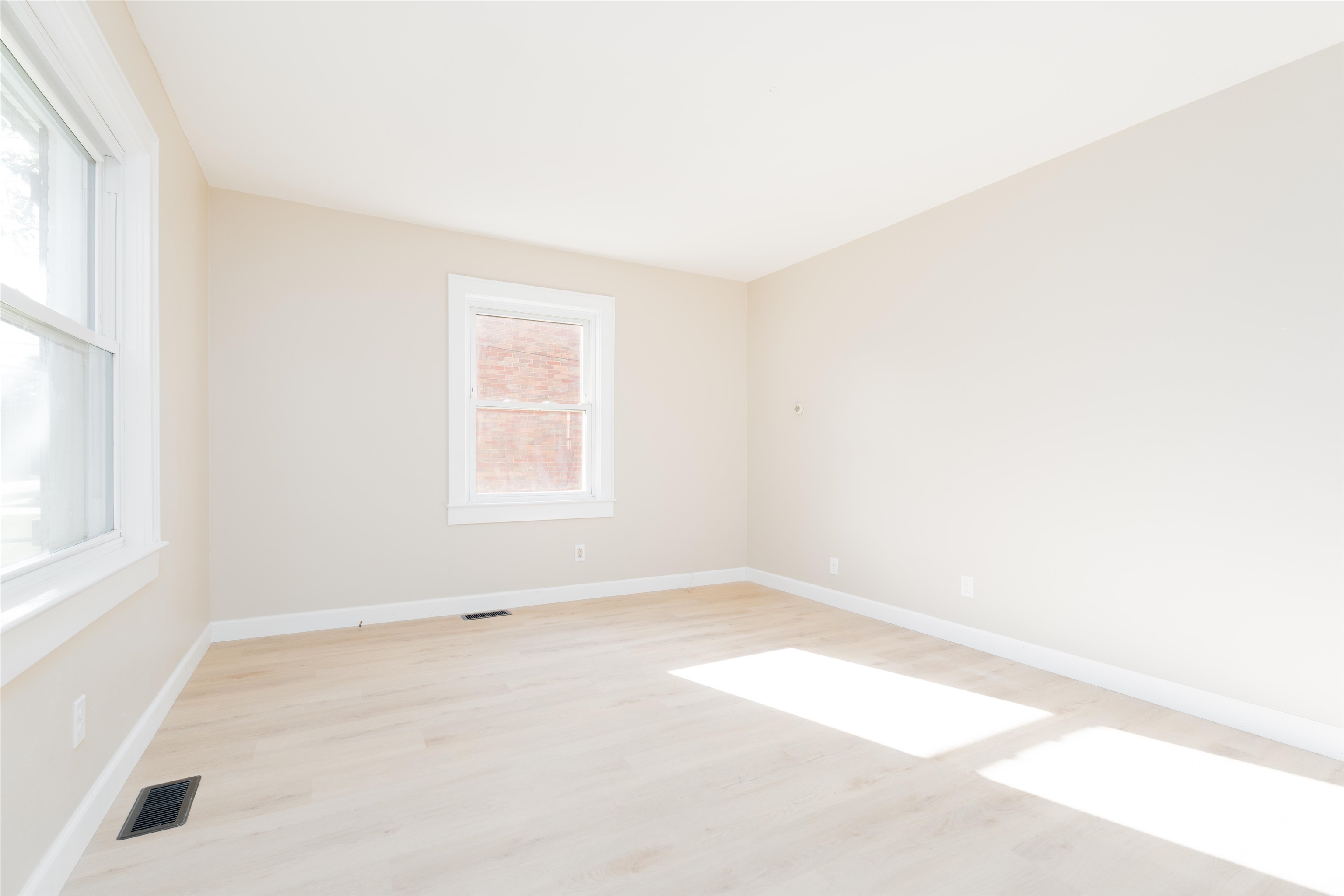 1807 East 19th Street, Owensboro, Kentucky 42303-1211, 3 Bedrooms Bedrooms, ,1 BathroomBathrooms,Single Family Residence,For Sale,East 19th Street,90818