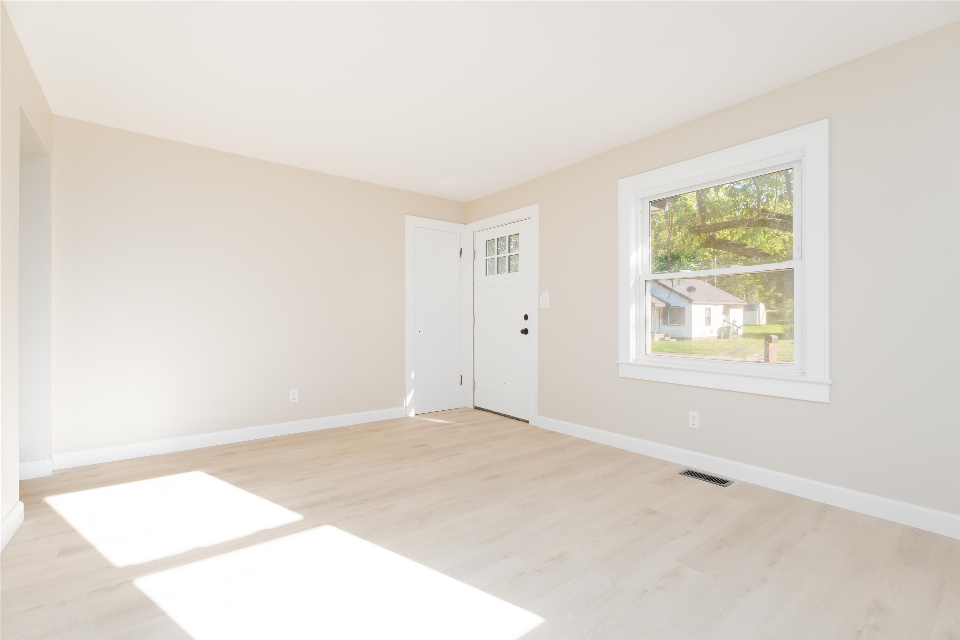 1807 East 19th Street, Owensboro, Kentucky 42303-1211, 3 Bedrooms Bedrooms, ,1 BathroomBathrooms,Single Family Residence,For Sale,East 19th Street,90818