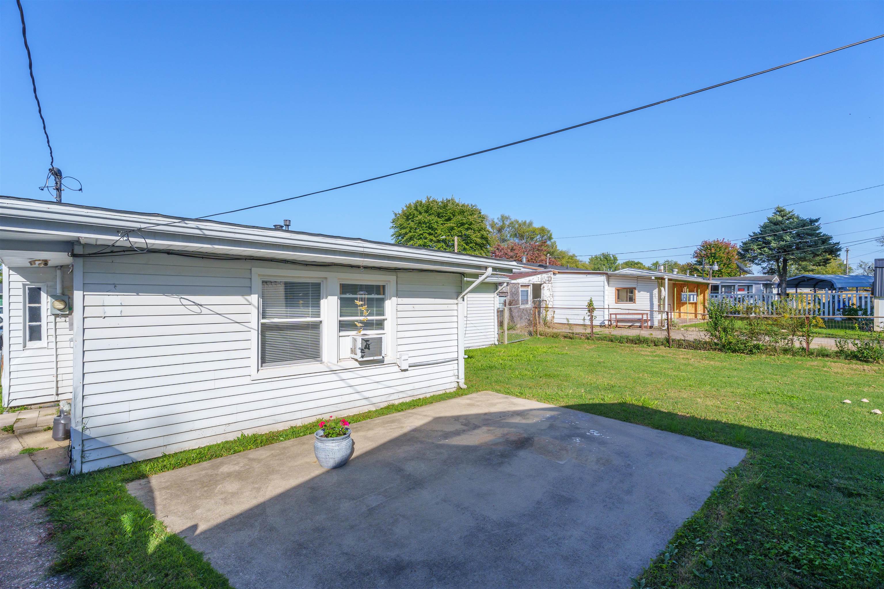 2624 West 5th Street, Owensboro, Kentucky 42301, 3 Bedrooms Bedrooms, ,1 BathroomBathrooms,Single Family Residence,For Sale,West 5th Street,90825