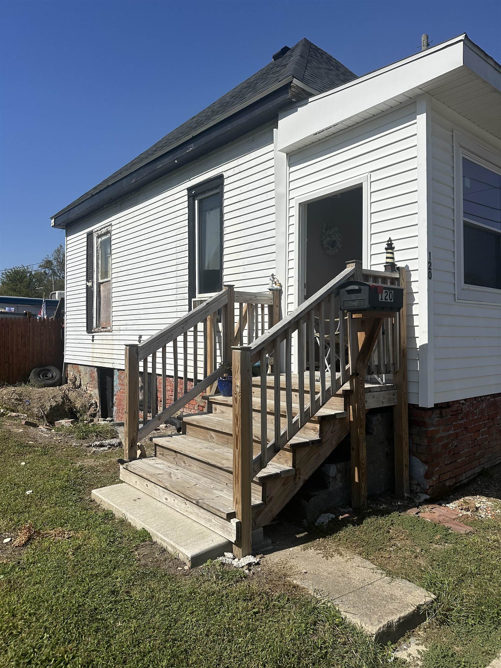 120 Maple St, Owensboro, Kentucky 42301, 2 Bedrooms Bedrooms, ,1 BathroomBathrooms,Single Family Residence,For Sale,Maple St,90826