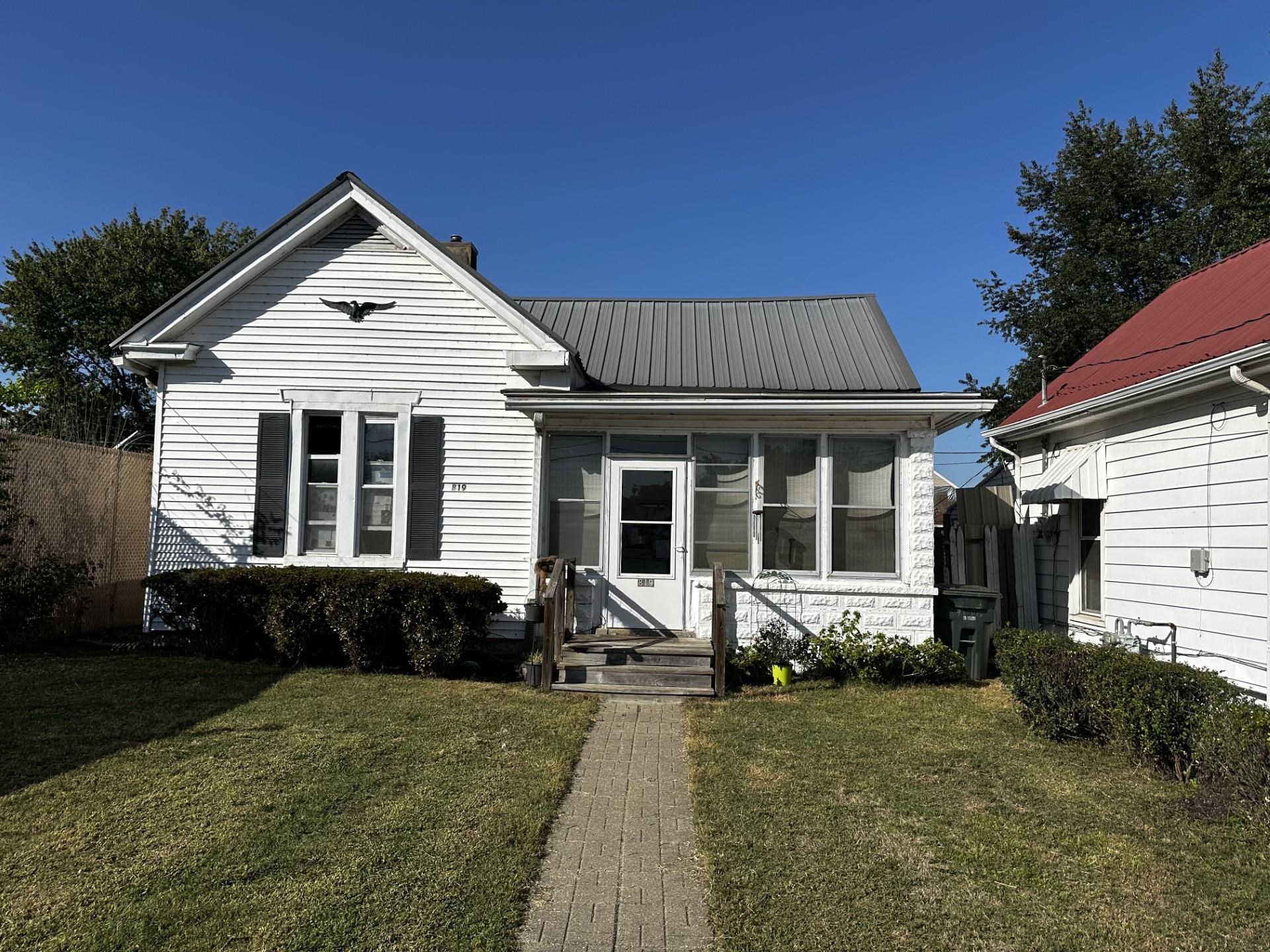 819 w 11th Street, Owensboro, Kentucky 42301, 2 Bedrooms Bedrooms, ,1 BathroomBathrooms,Single Family Residence,For Sale,w 11th Street,90827