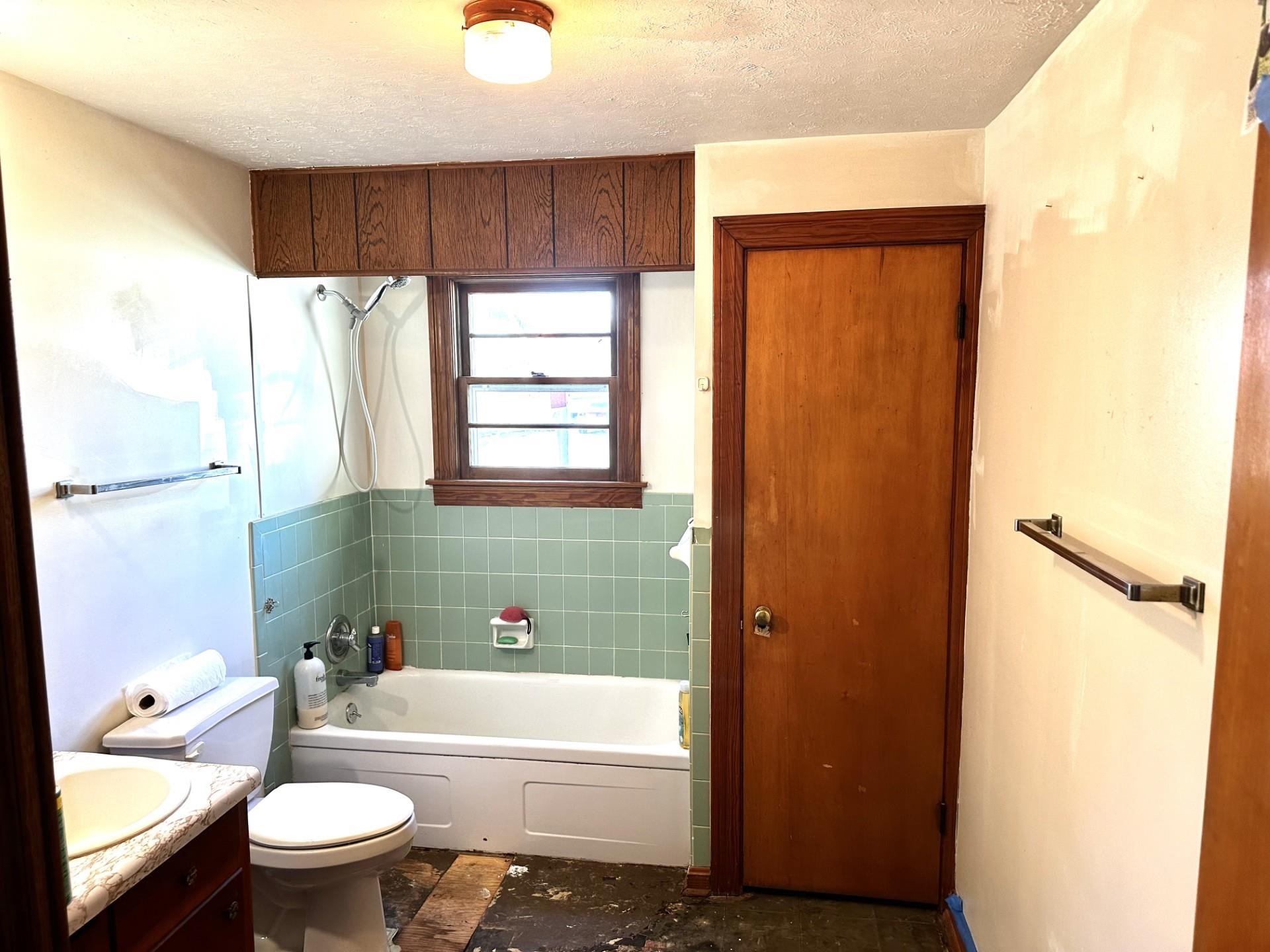 819 w 11th Street, Owensboro, Kentucky 42301, 2 Bedrooms Bedrooms, ,1 BathroomBathrooms,Single Family Residence,For Sale,w 11th Street,90827
