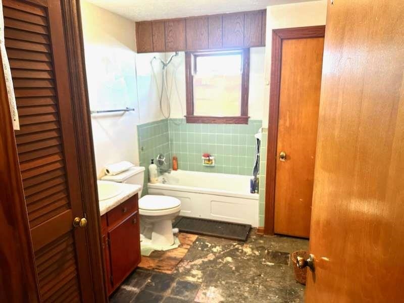 819 w 11th Street, Owensboro, Kentucky 42301, 2 Bedrooms Bedrooms, ,1 BathroomBathrooms,Single Family Residence,For Sale,w 11th Street,90827