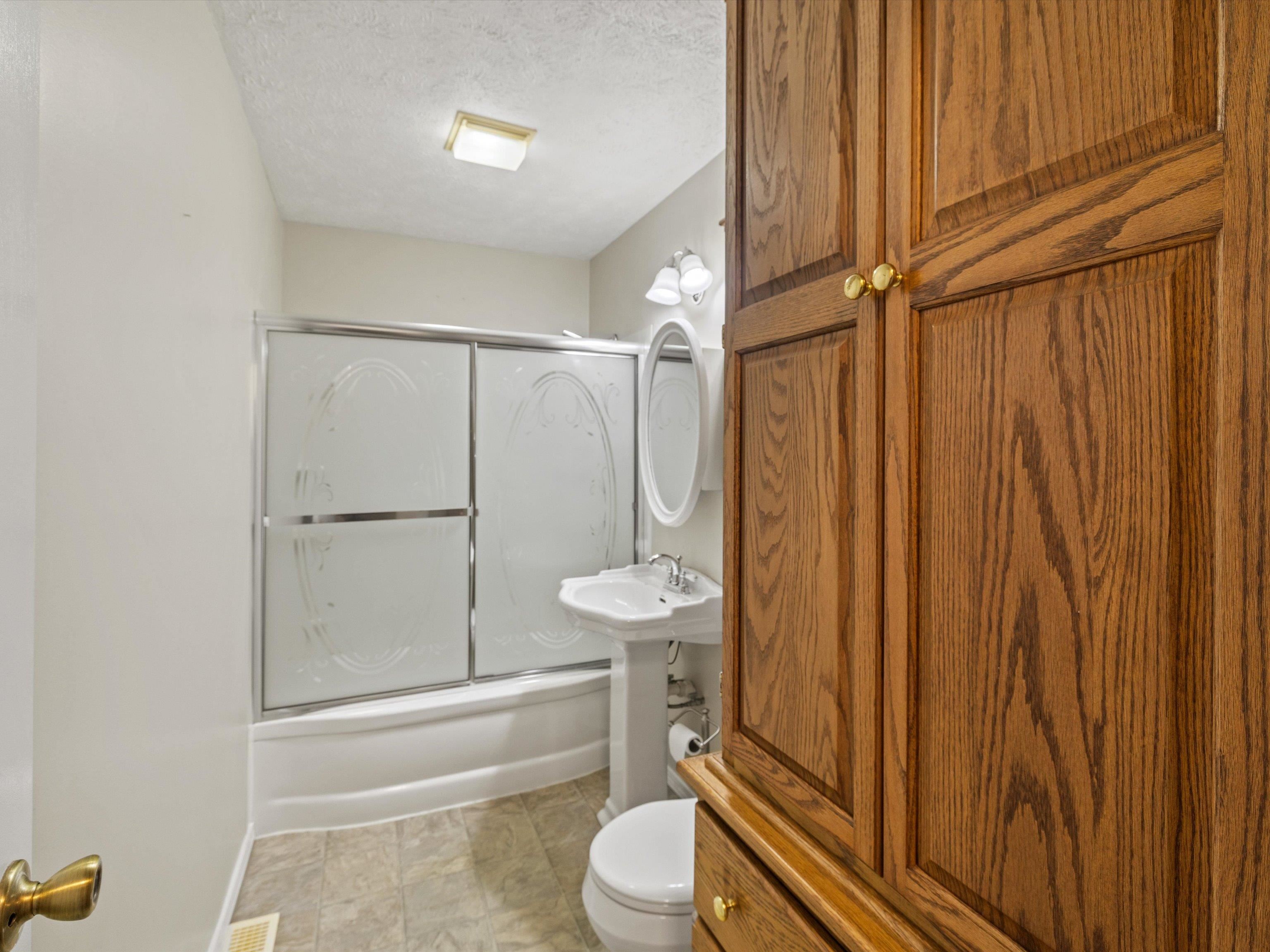 677 Danberry Street, Owensboro, Kentucky 42301, 3 Bedrooms Bedrooms, ,1 BathroomBathrooms,Single Family Residence,For Sale,Danberry Street,90840