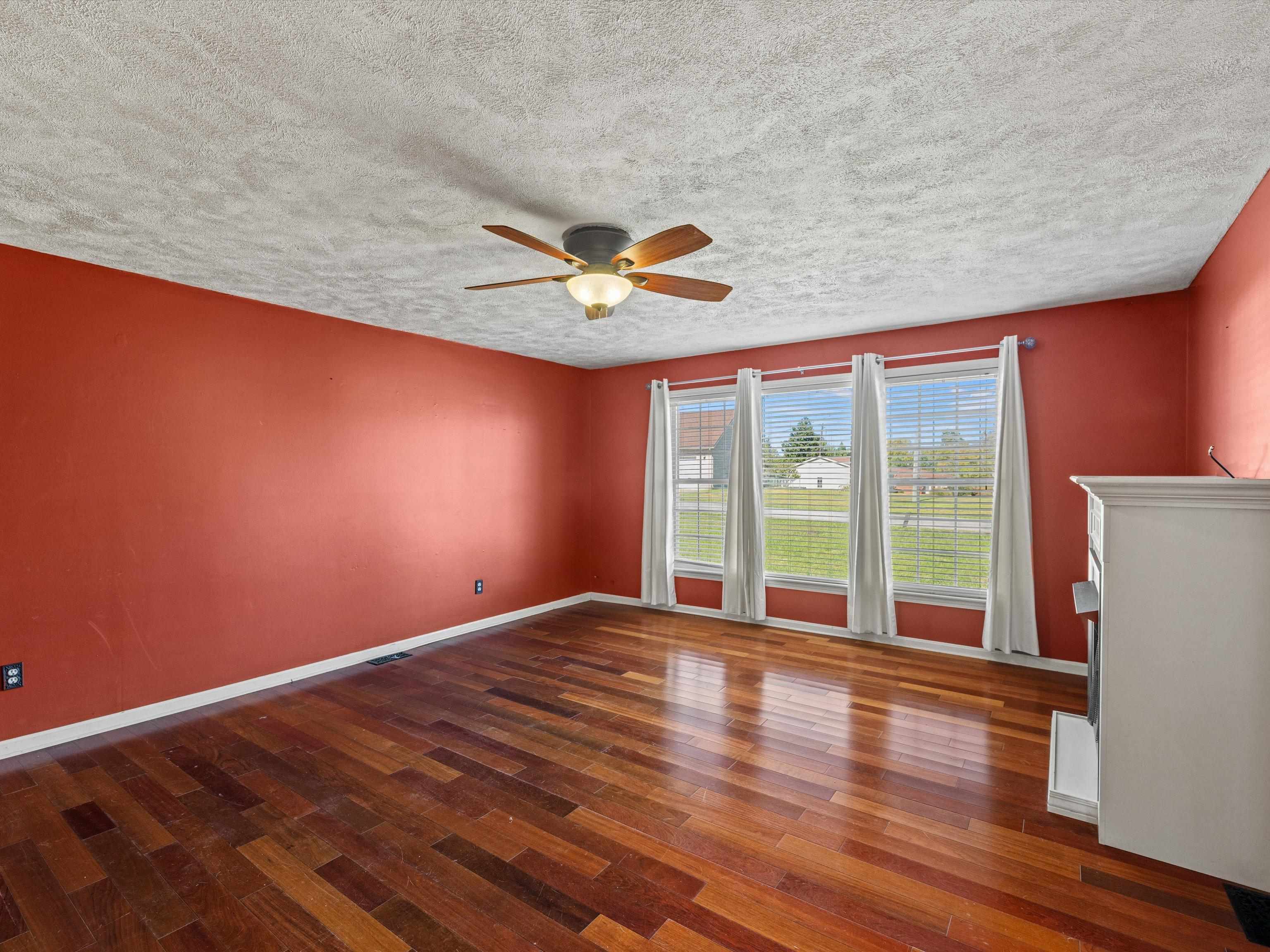 44 Kenwood Lane, Greenville, Kentucky 42345, 6 Bedrooms Bedrooms, ,2 BathroomsBathrooms,Single Family Residence,For Sale,Kenwood Lane,90850