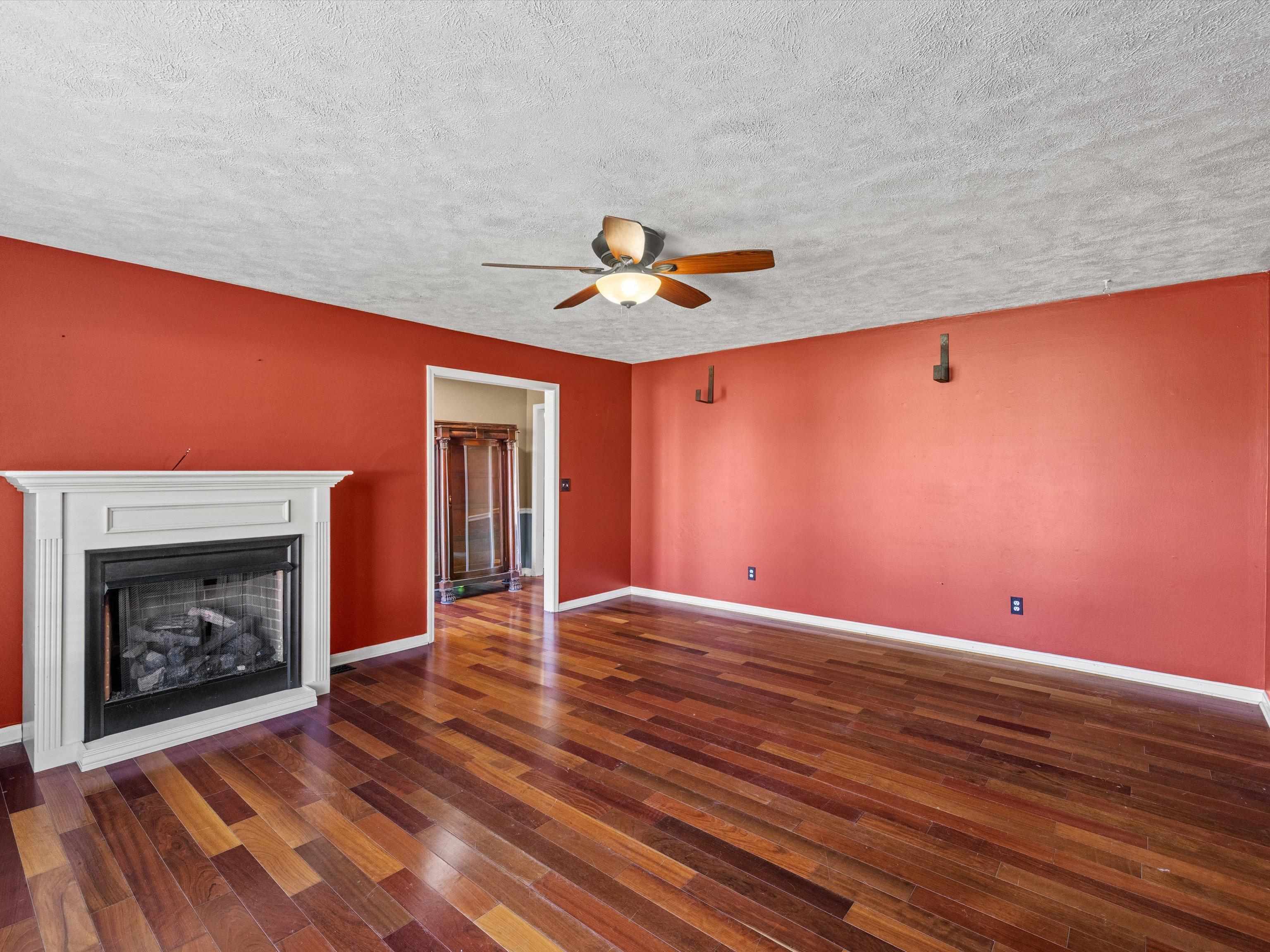 44 Kenwood Lane, Greenville, Kentucky 42345, 6 Bedrooms Bedrooms, ,2 BathroomsBathrooms,Single Family Residence,For Sale,Kenwood Lane,90850