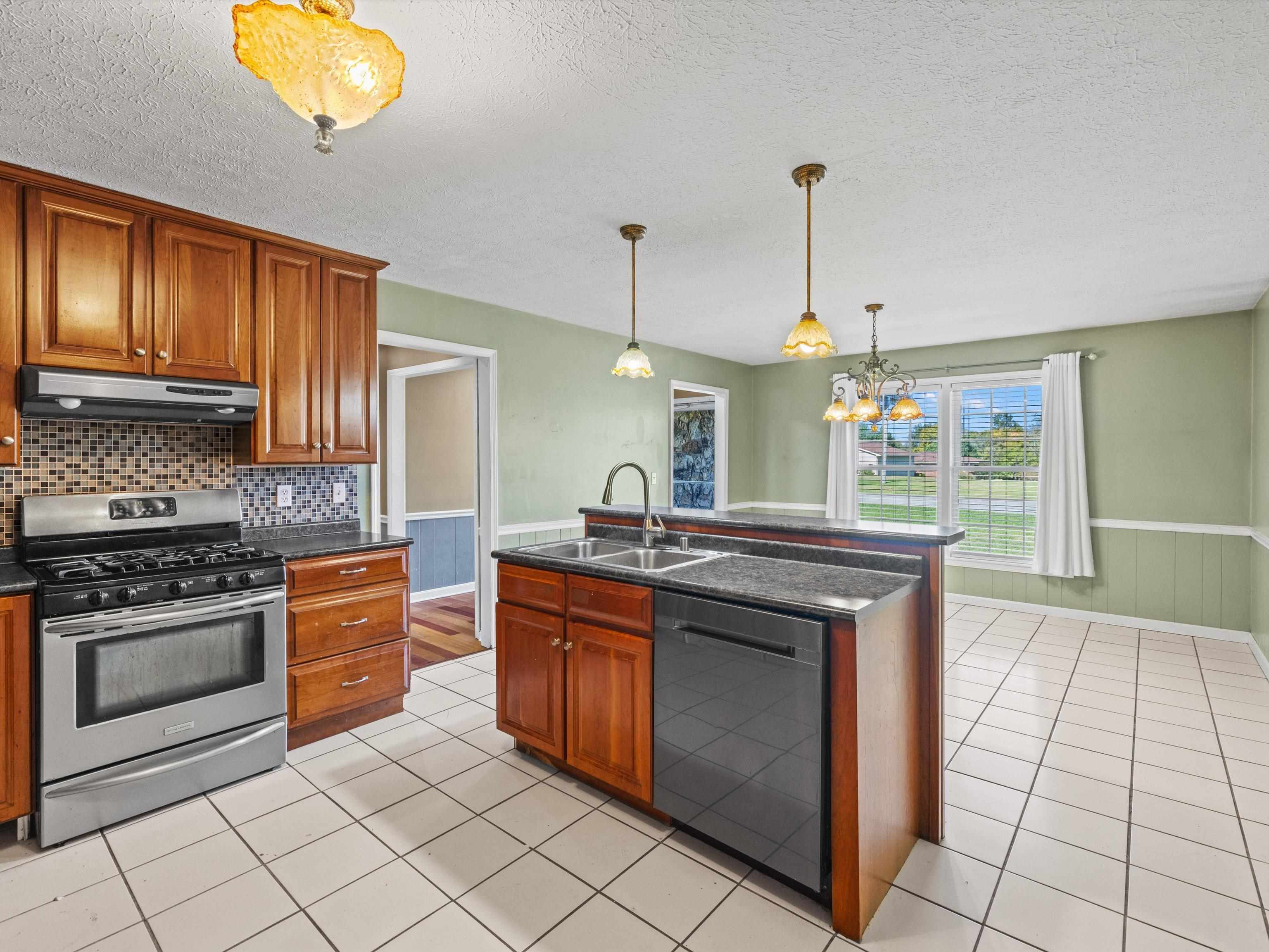 44 Kenwood Lane, Greenville, Kentucky 42345, 6 Bedrooms Bedrooms, ,2 BathroomsBathrooms,Single Family Residence,For Sale,Kenwood Lane,90850