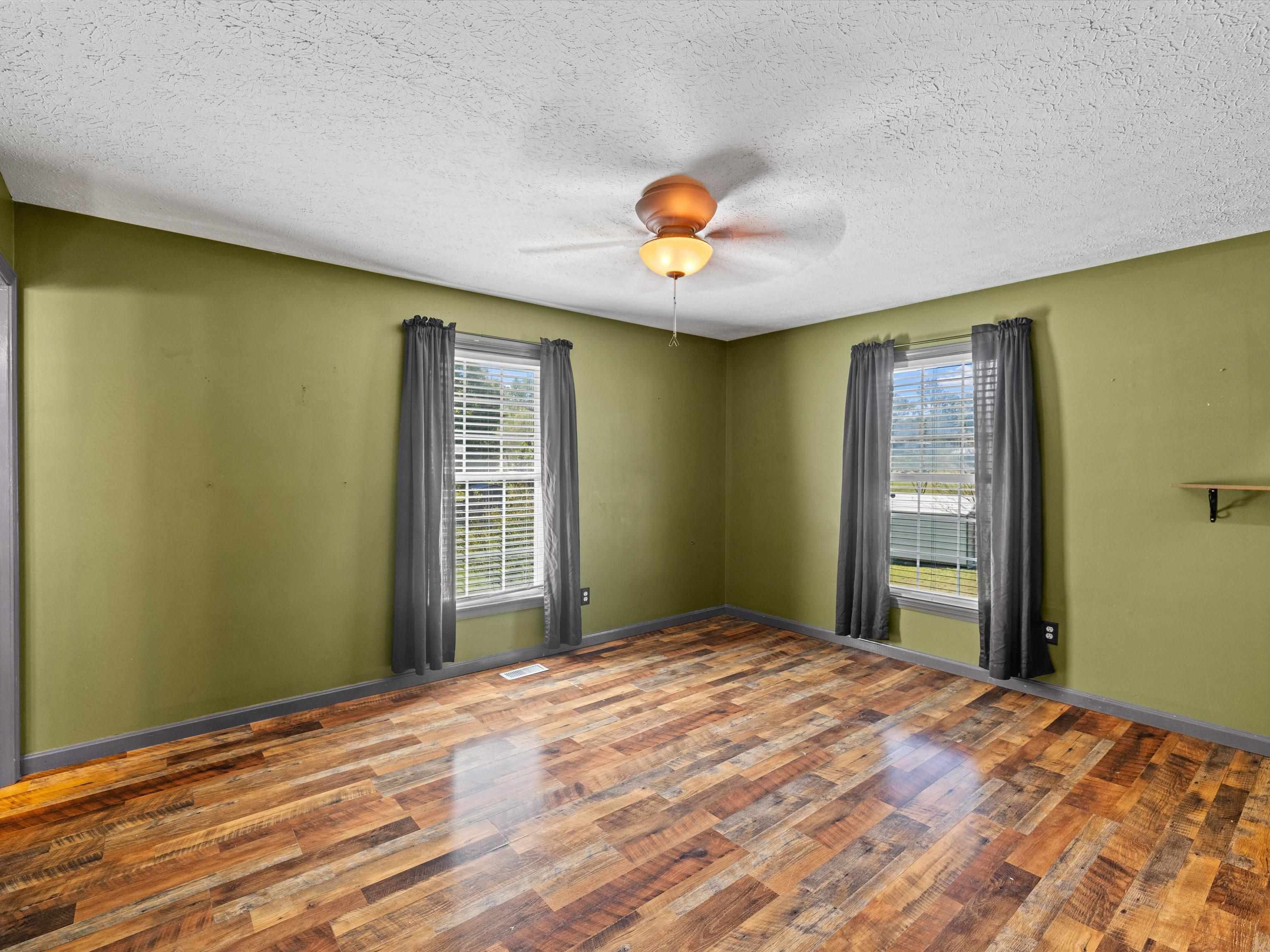 44 Kenwood Lane, Greenville, Kentucky 42345, 6 Bedrooms Bedrooms, ,2 BathroomsBathrooms,Single Family Residence,For Sale,Kenwood Lane,90850