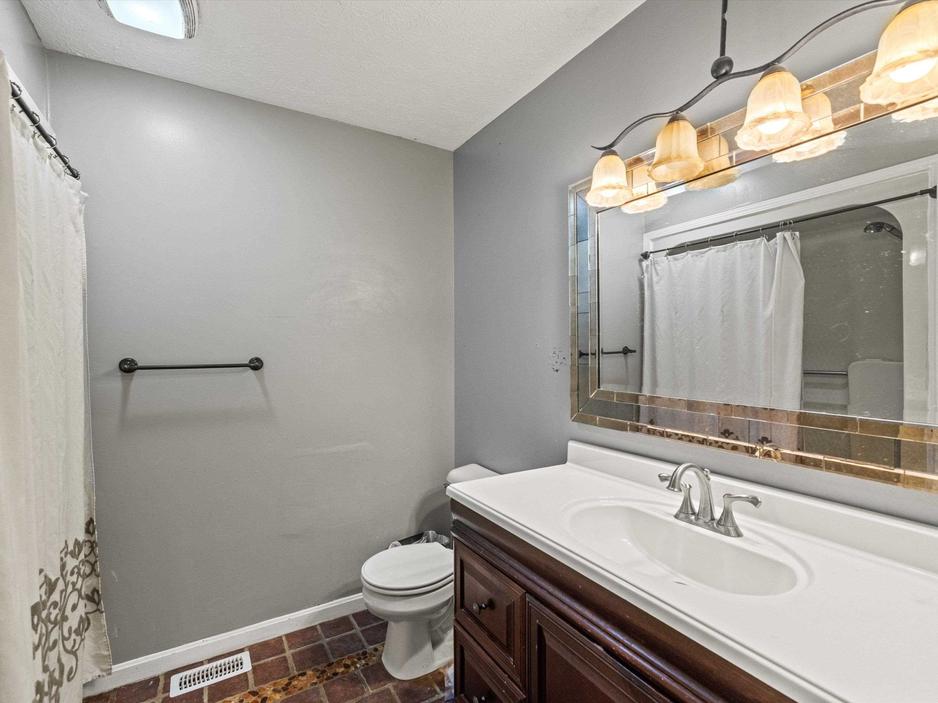 44 Kenwood Lane, Greenville, Kentucky 42345, 6 Bedrooms Bedrooms, ,2 BathroomsBathrooms,Single Family Residence,For Sale,Kenwood Lane,90850