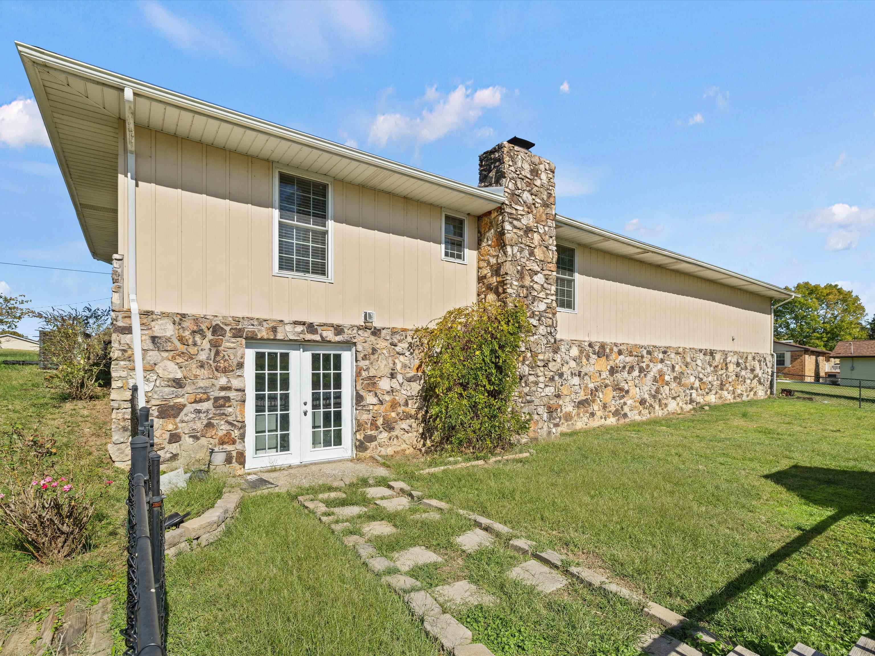 44 Kenwood Lane, Greenville, Kentucky 42345, 6 Bedrooms Bedrooms, ,2 BathroomsBathrooms,Single Family Residence,For Sale,Kenwood Lane,90850