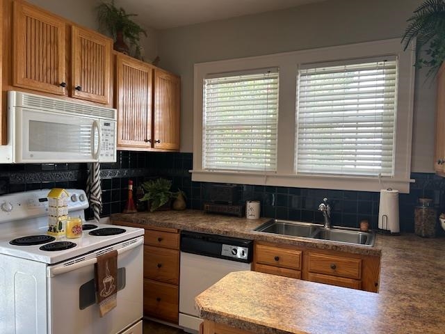 Check out the cozy kitchen!  Great use of space.  Nice cabinets with a black backsplash!