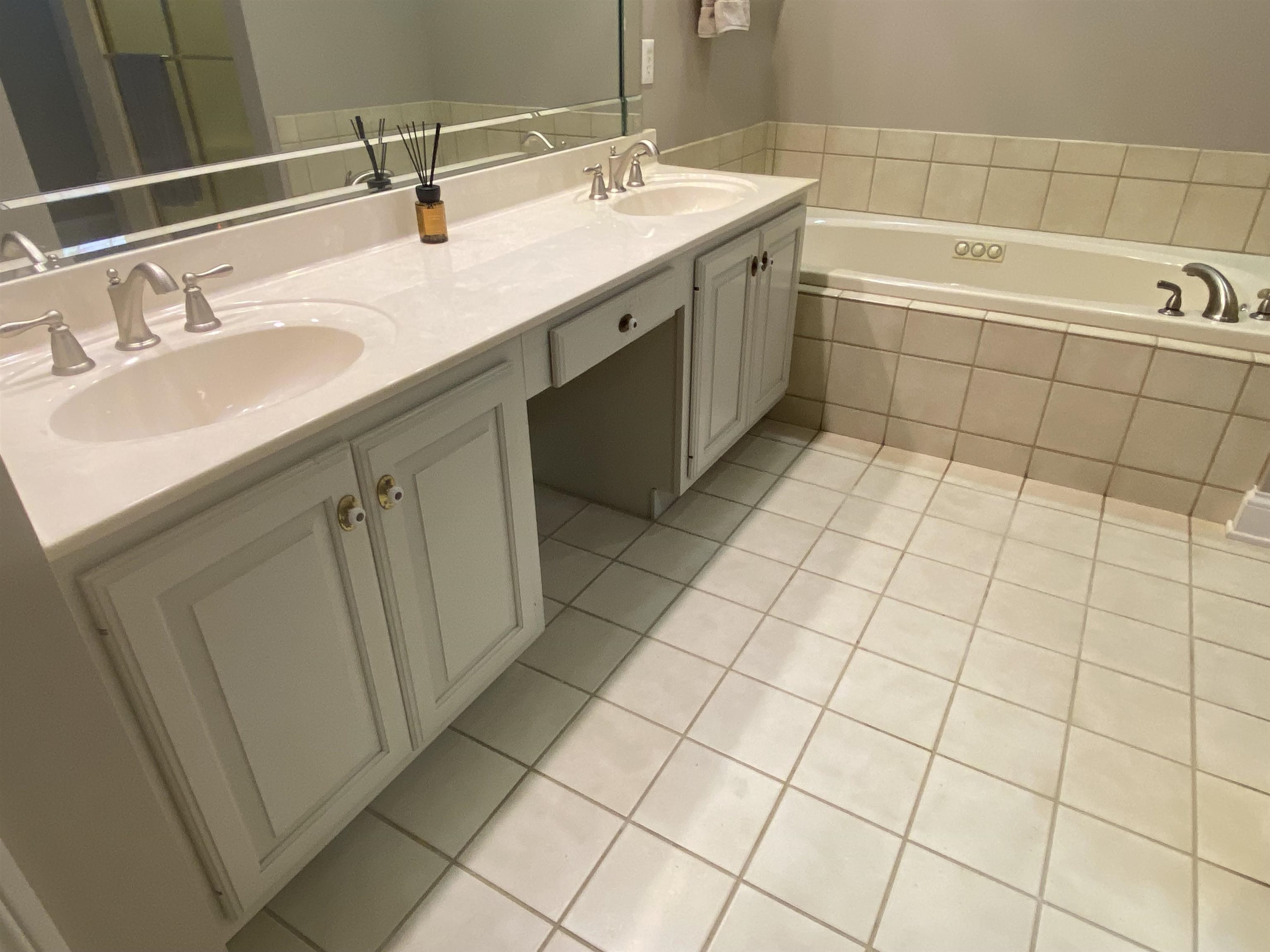 4241 Edgewood Ct, Owensboro, Kentucky 42303, 3 Bedrooms Bedrooms, ,2 BathroomsBathrooms,Single Family Residence,For Sale,Edgewood Ct,90860