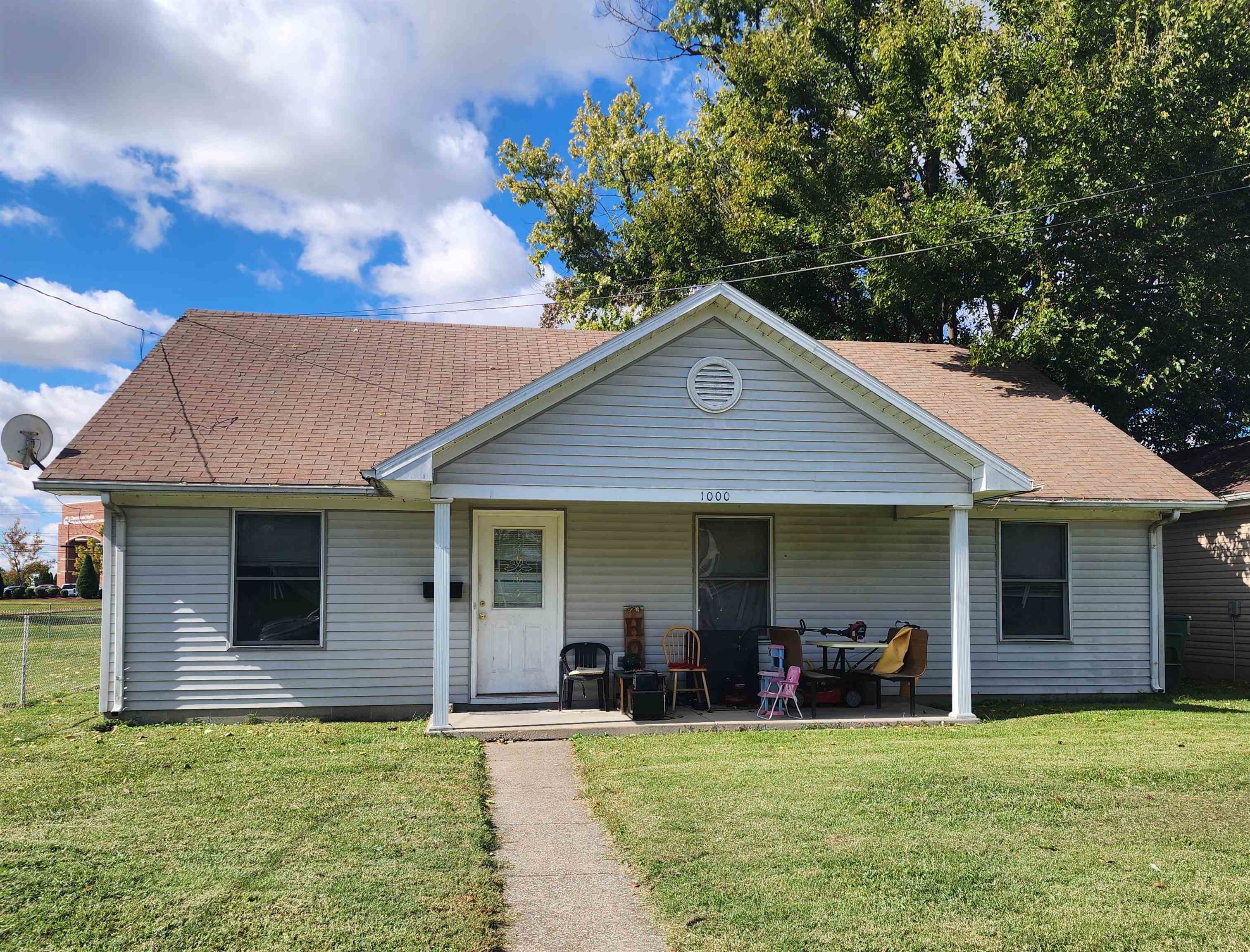 1000 Hall St, Owensboro, Kentucky 42303, 3 Bedrooms Bedrooms, ,2 BathroomsBathrooms,Single Family Residence,For Sale,Hall St,90866